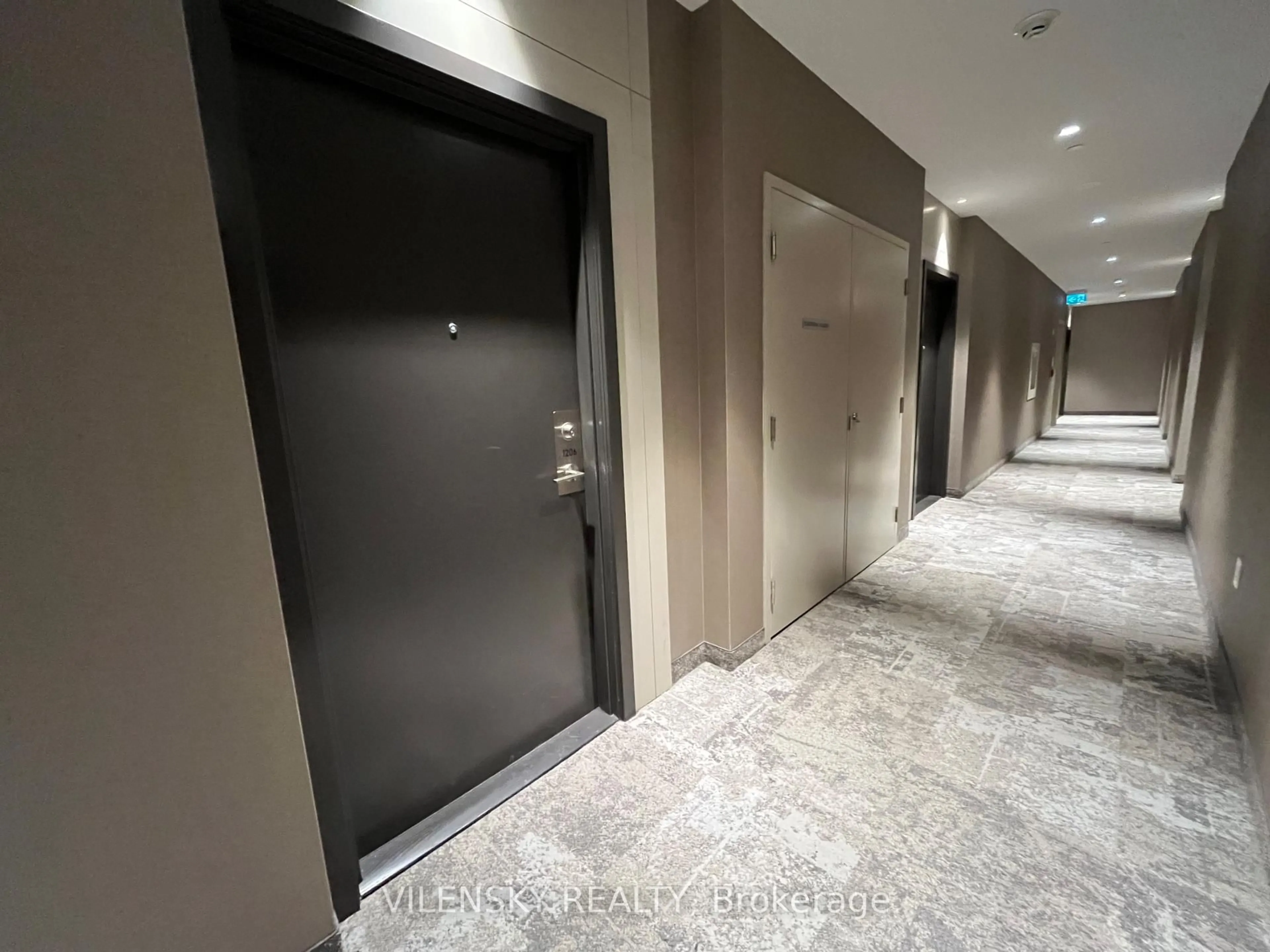 Indoor foyer for 10 Honeycrisp Cres #1206, Vaughan Ontario L4K 0M7