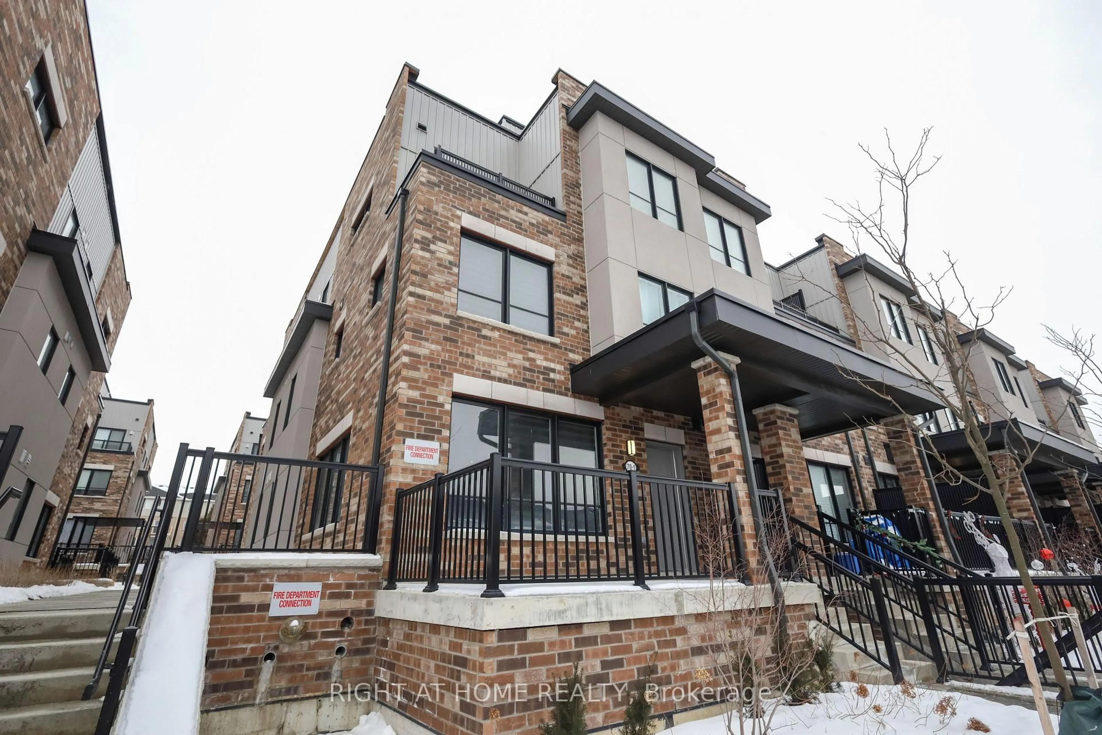 Home with brick exterior material, unknown for 70 Baynes Way #1, Bradford West Gwillimbury Ontario L3Z 1A5