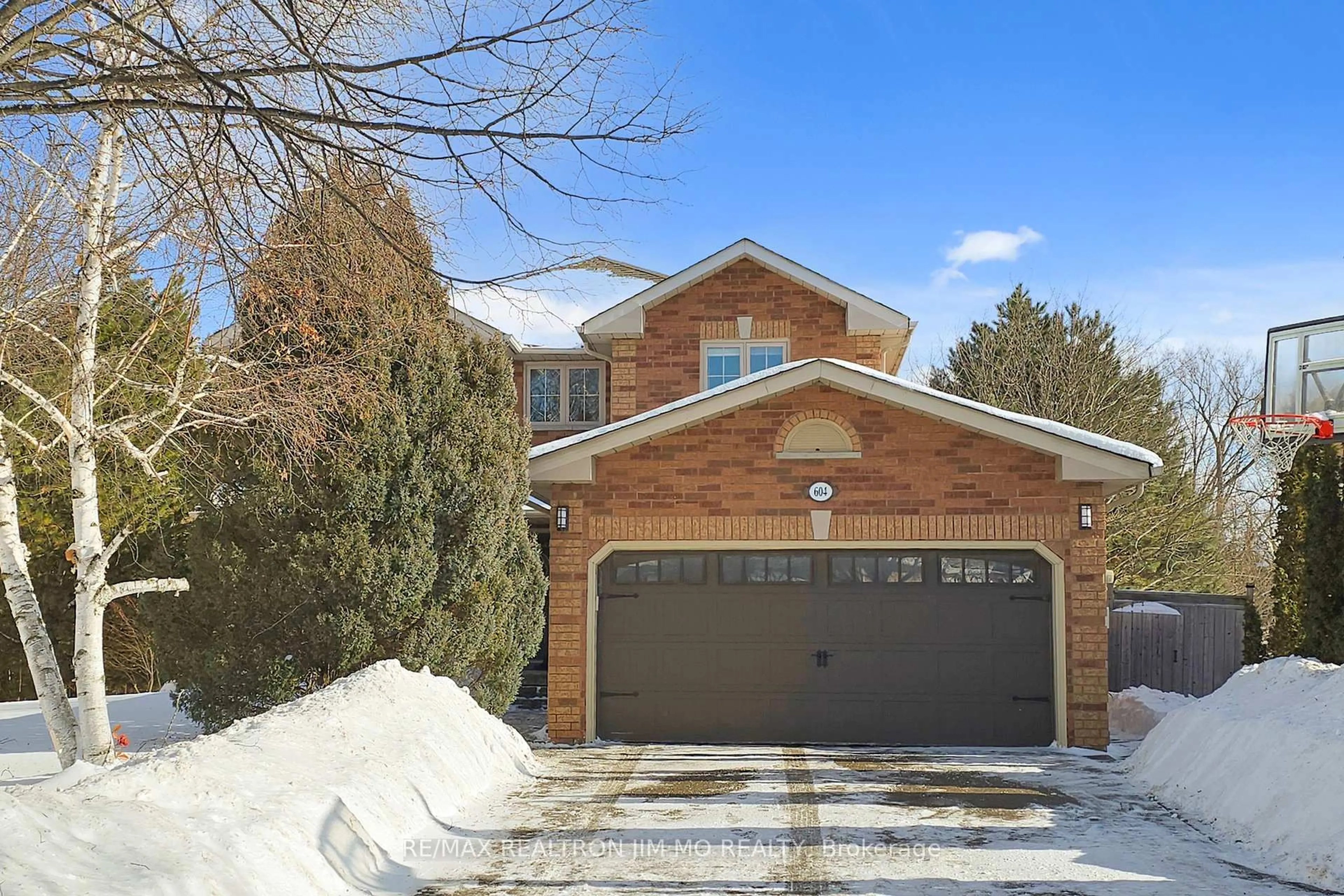 Home with brick exterior material, street for 604 Dutch Elliott Crt, Newmarket Ontario L3Y 8L1