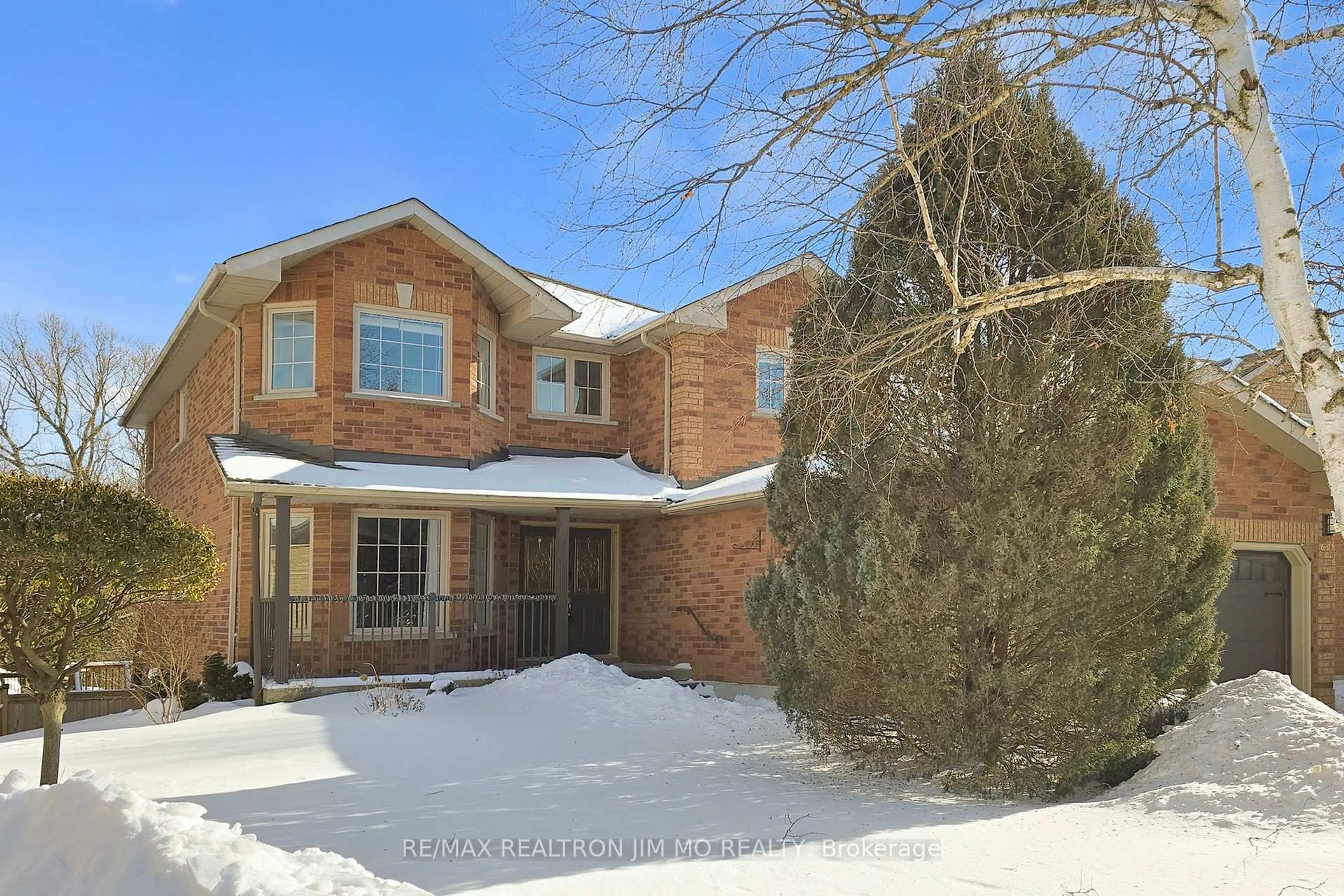 Home with brick exterior material, street for 604 Dutch Elliott Crt, Newmarket Ontario L3Y 8L1