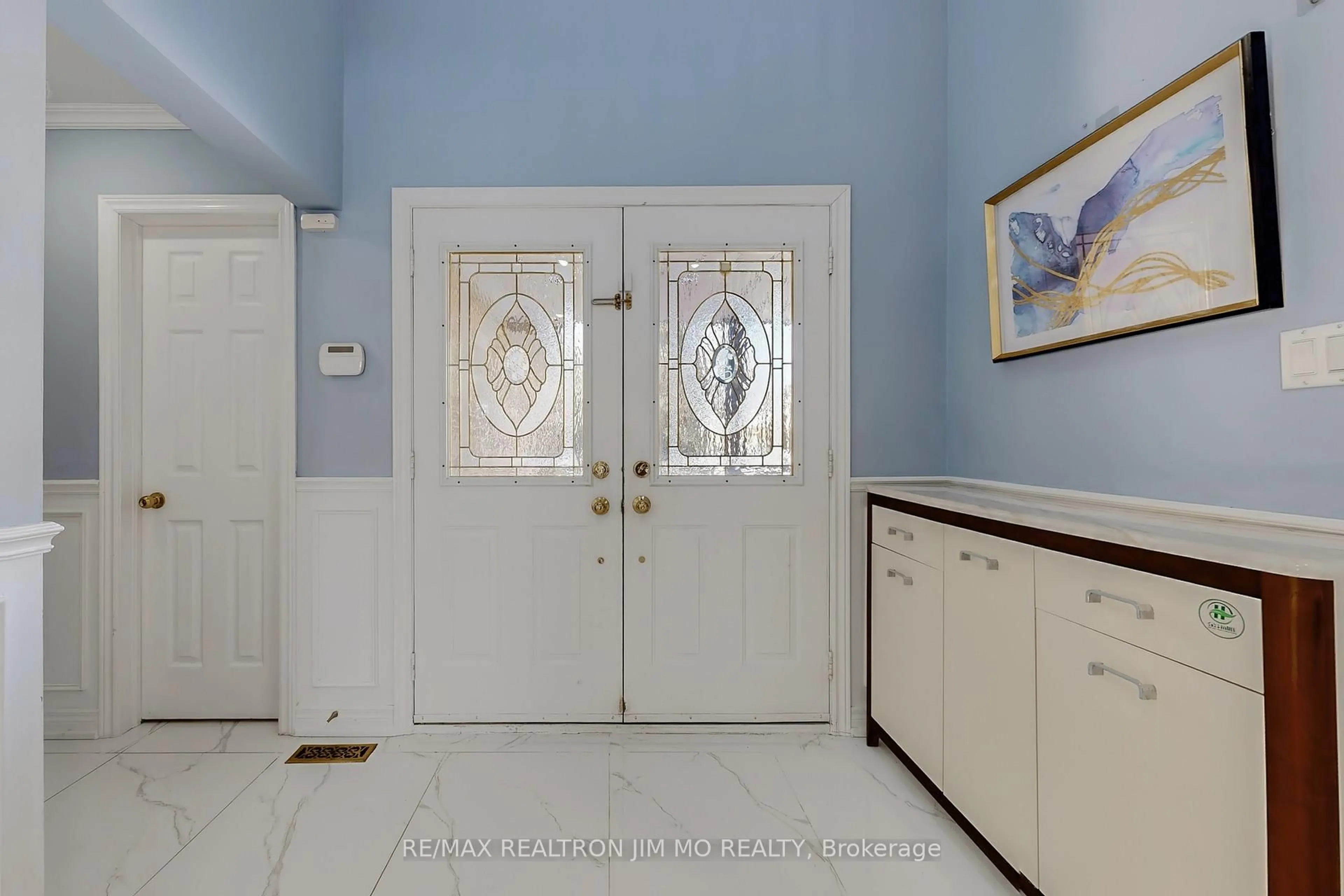 Indoor entryway for 604 Dutch Elliott Crt, Newmarket Ontario L3Y 8L1