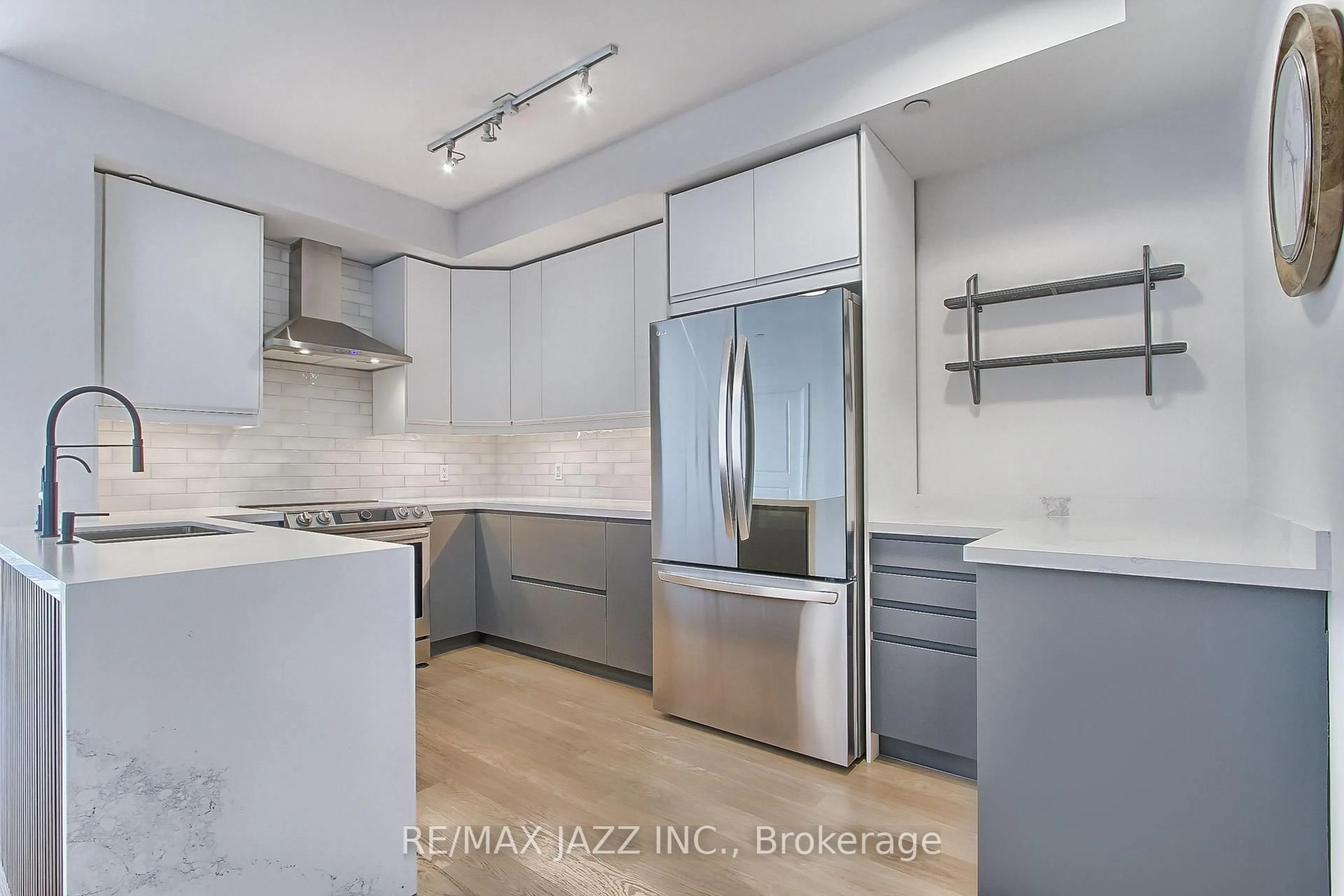 Open concept kitchen, unknown for 55 Oneida Cres #703, Richmond Hill Ontario L4B 0E8