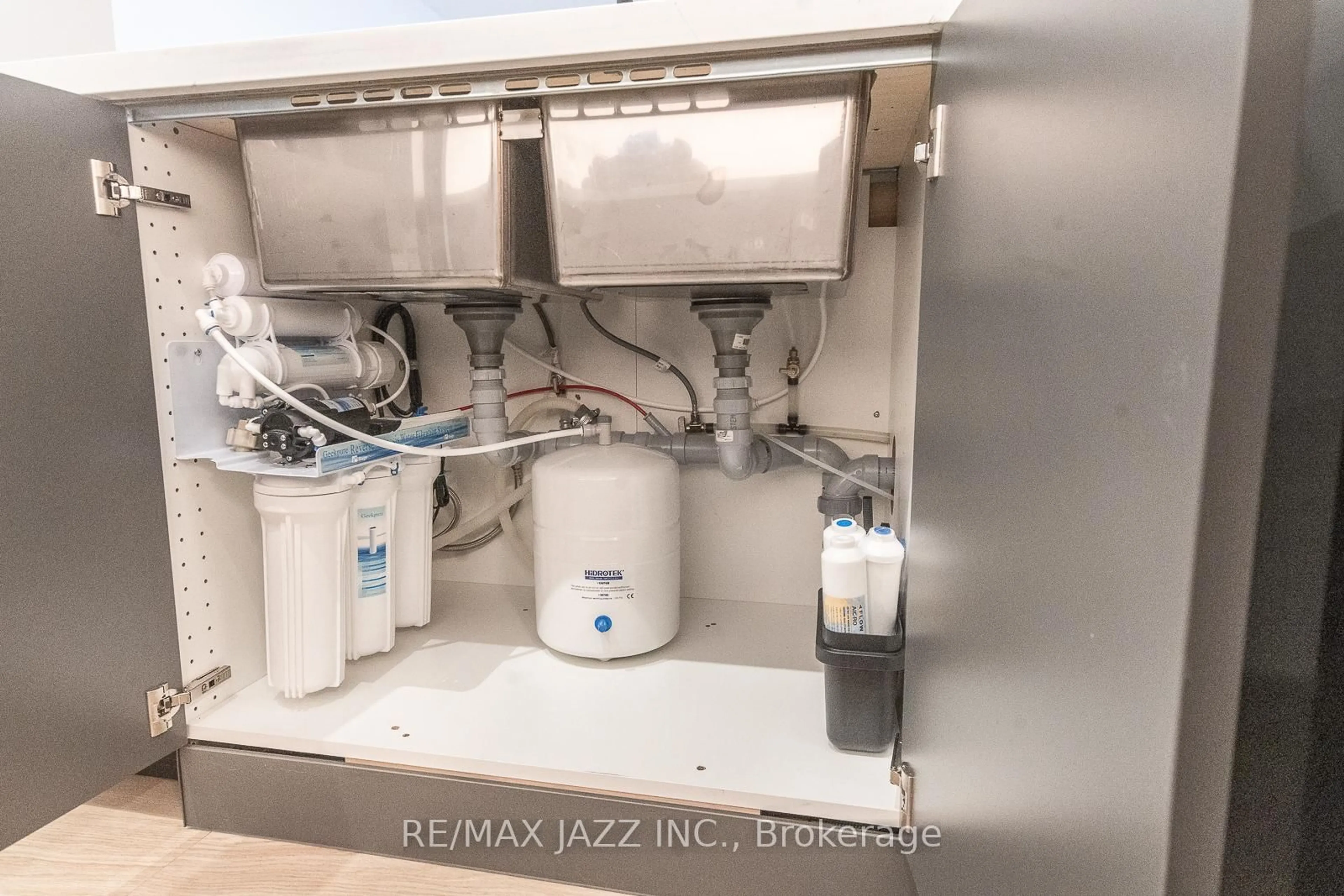 Laundry room for 55 Oneida Cres #703, Richmond Hill Ontario L4B 0E8