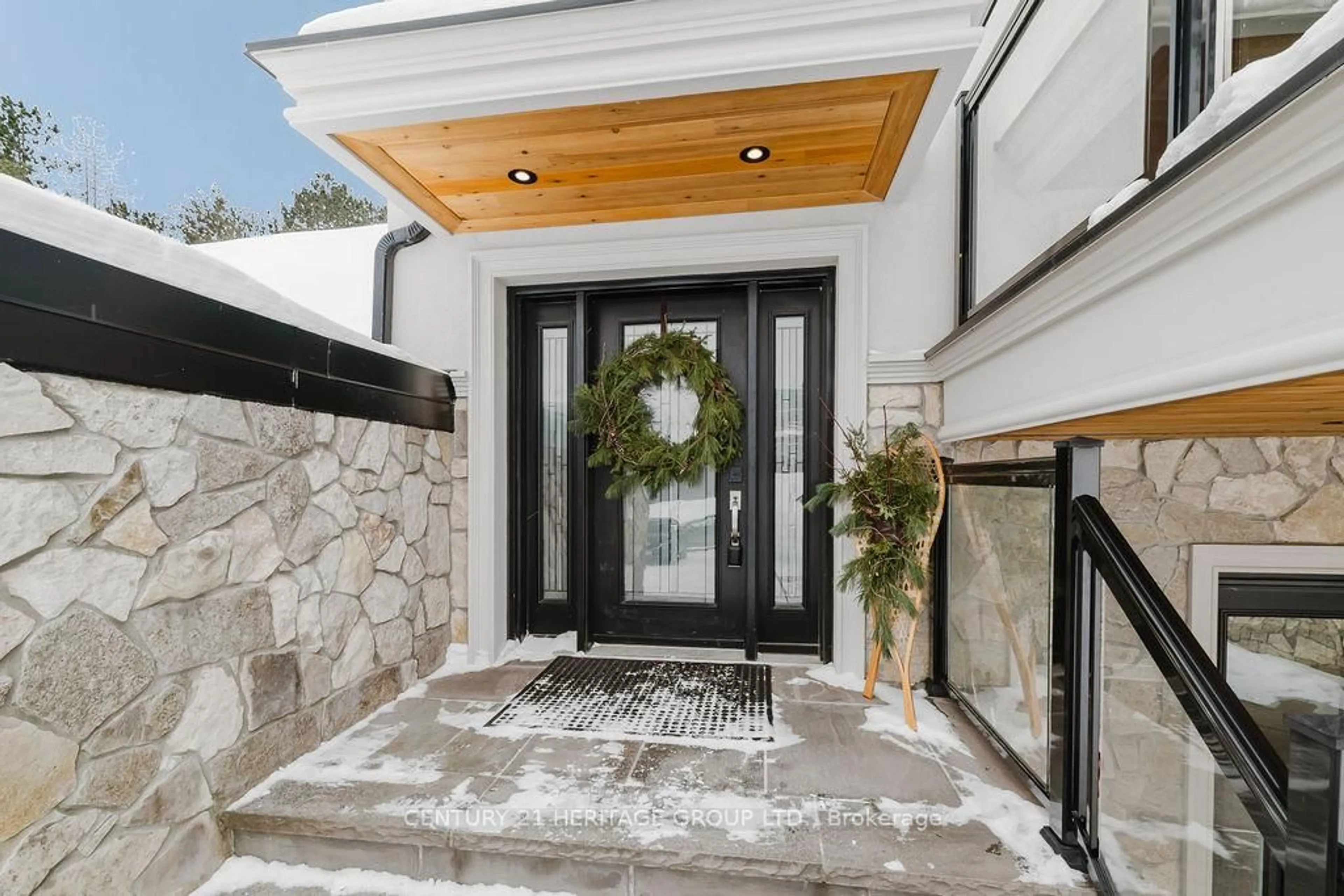 Indoor entryway for 2816 Mt Albert Rd, East Gwillimbury Ontario L0G 1R0