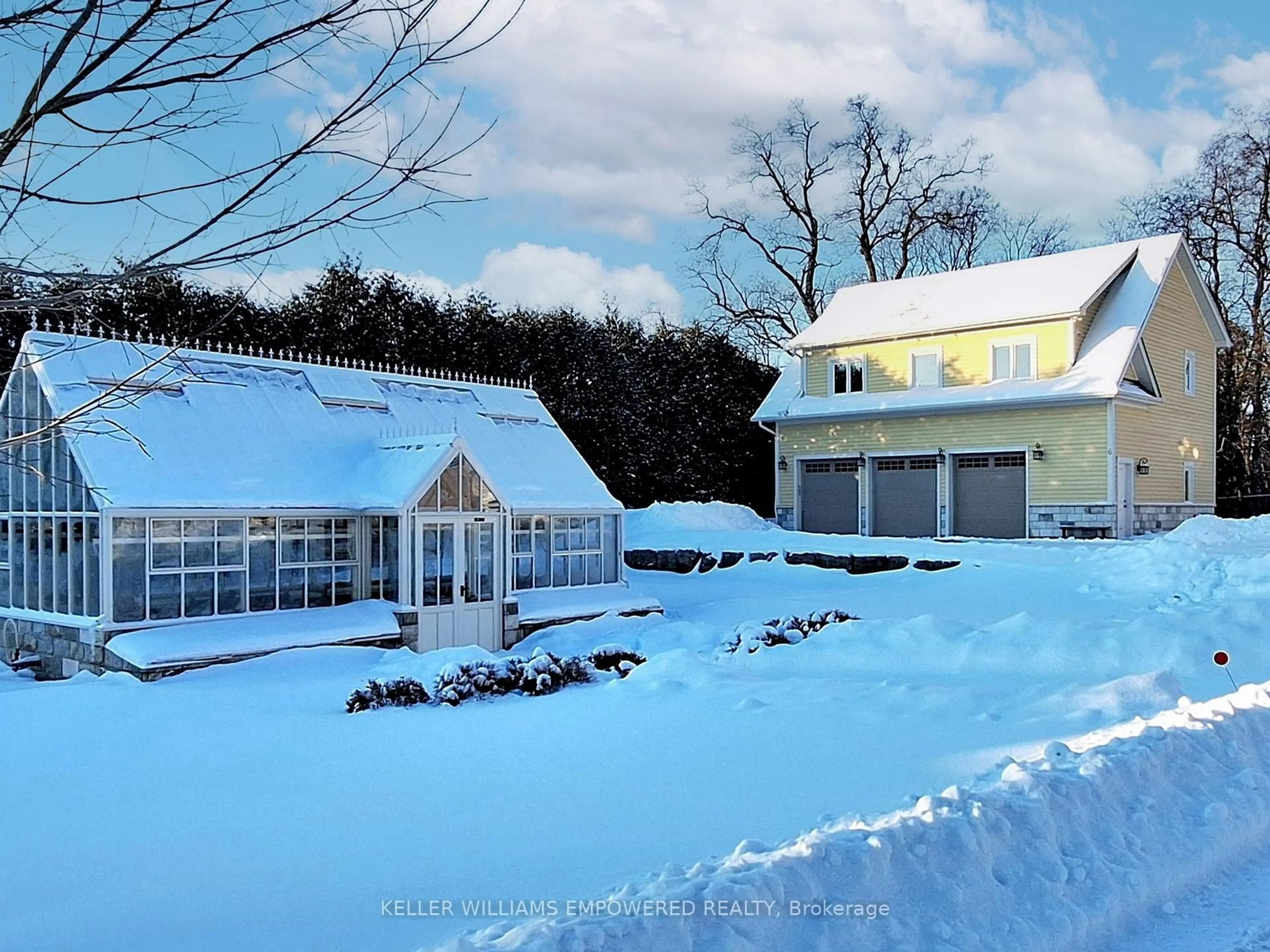 A pic from outside/outdoor area/front of a property/back of a property/a pic from drone, unknown for 6 Macleod Estate Crt, Richmond Hill Ontario L4E 0B1