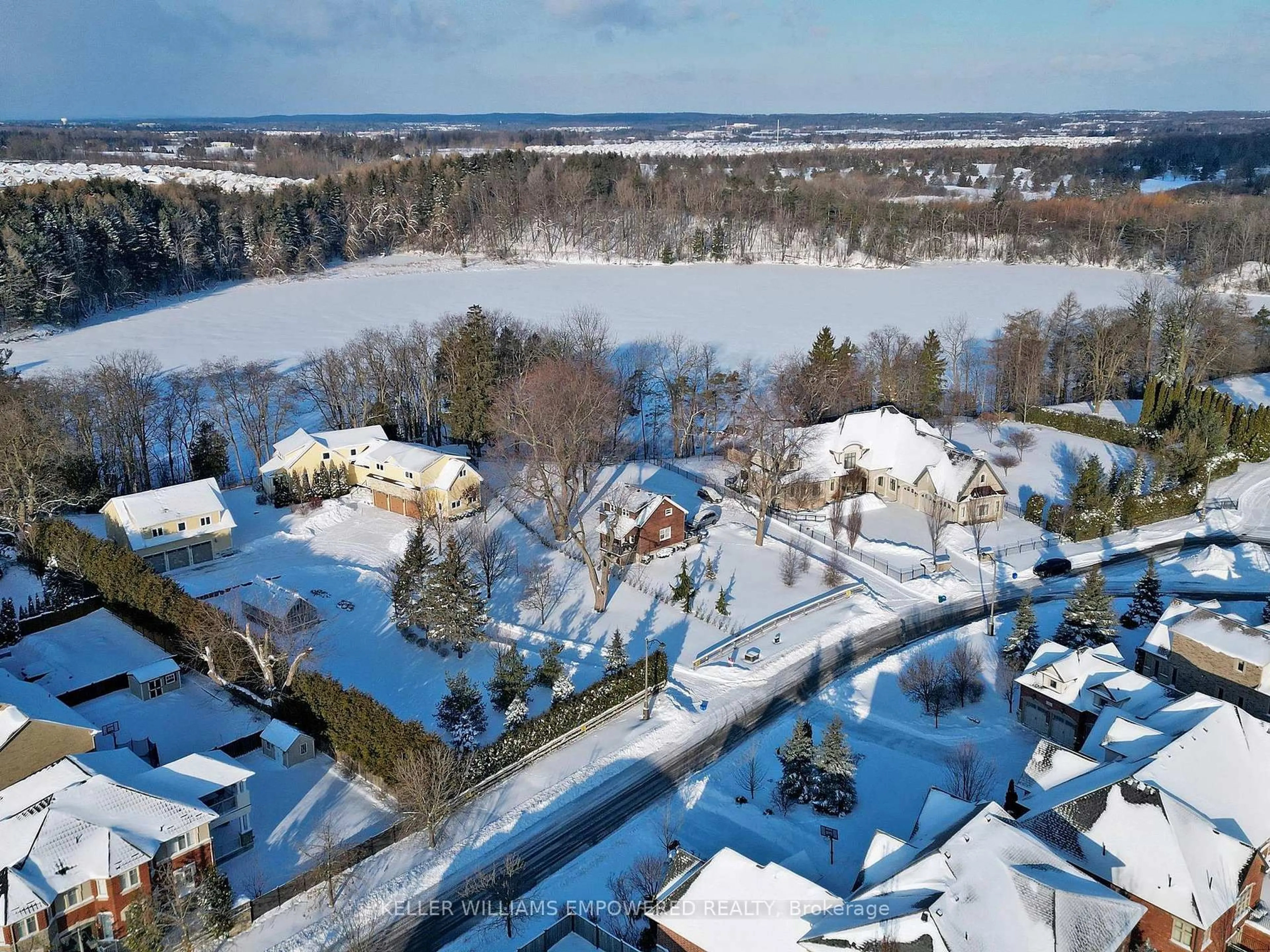 A pic from outside/outdoor area/front of a property/back of a property/a pic from drone, unknown for 8 Macleod Estate Crt, Richmond Hill Ontario L4E 0B1