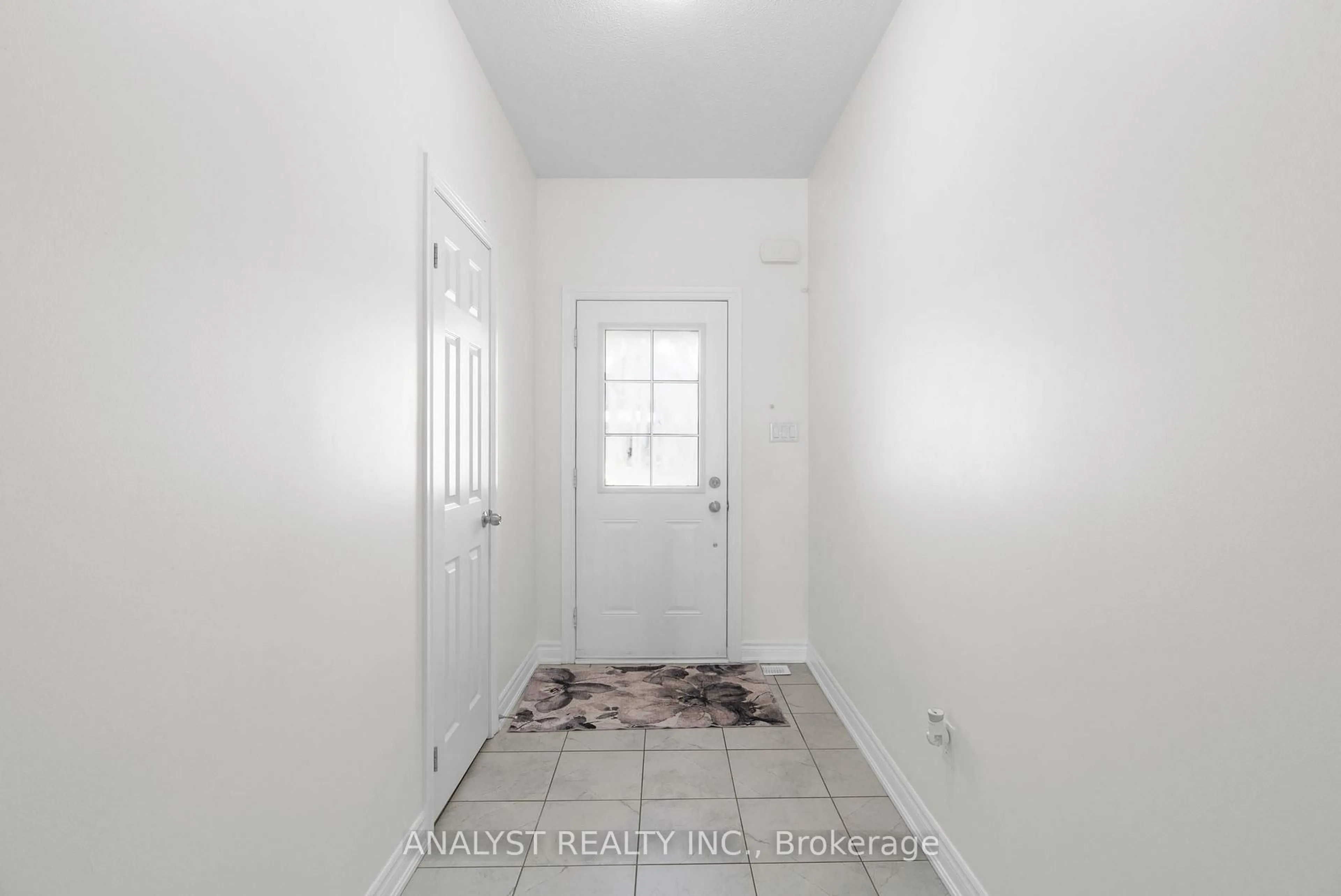 Indoor entryway for 1131 Wharram Way Innisfil Ontario Way, Innisfil Ontario L0L 1W0