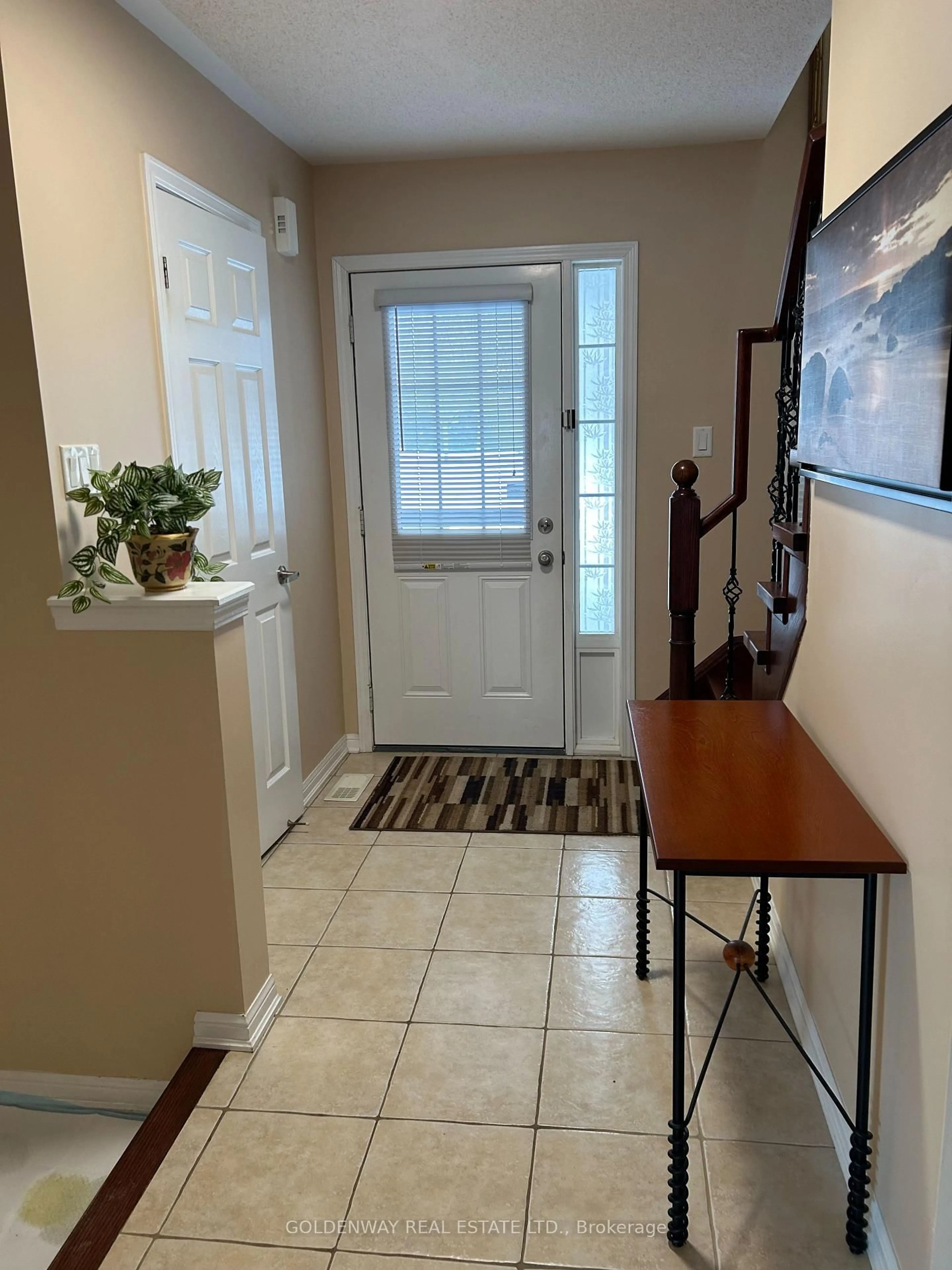 Indoor entryway for 127 Miltrose Cres, Whitchurch-Stouffville Ontario L4A 0R2