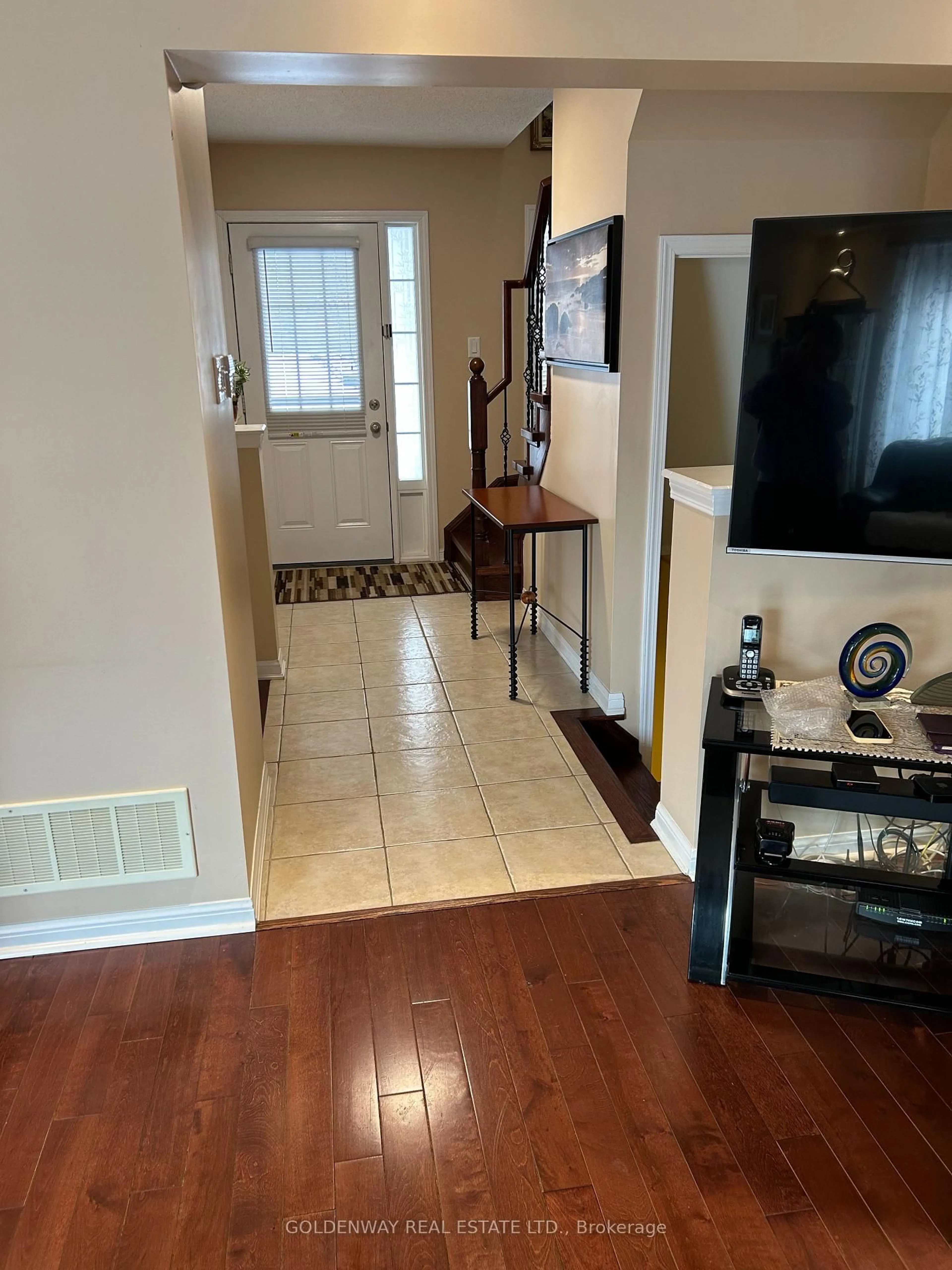 Indoor entryway for 127 Miltrose Cres, Whitchurch-Stouffville Ontario L4A 0R2