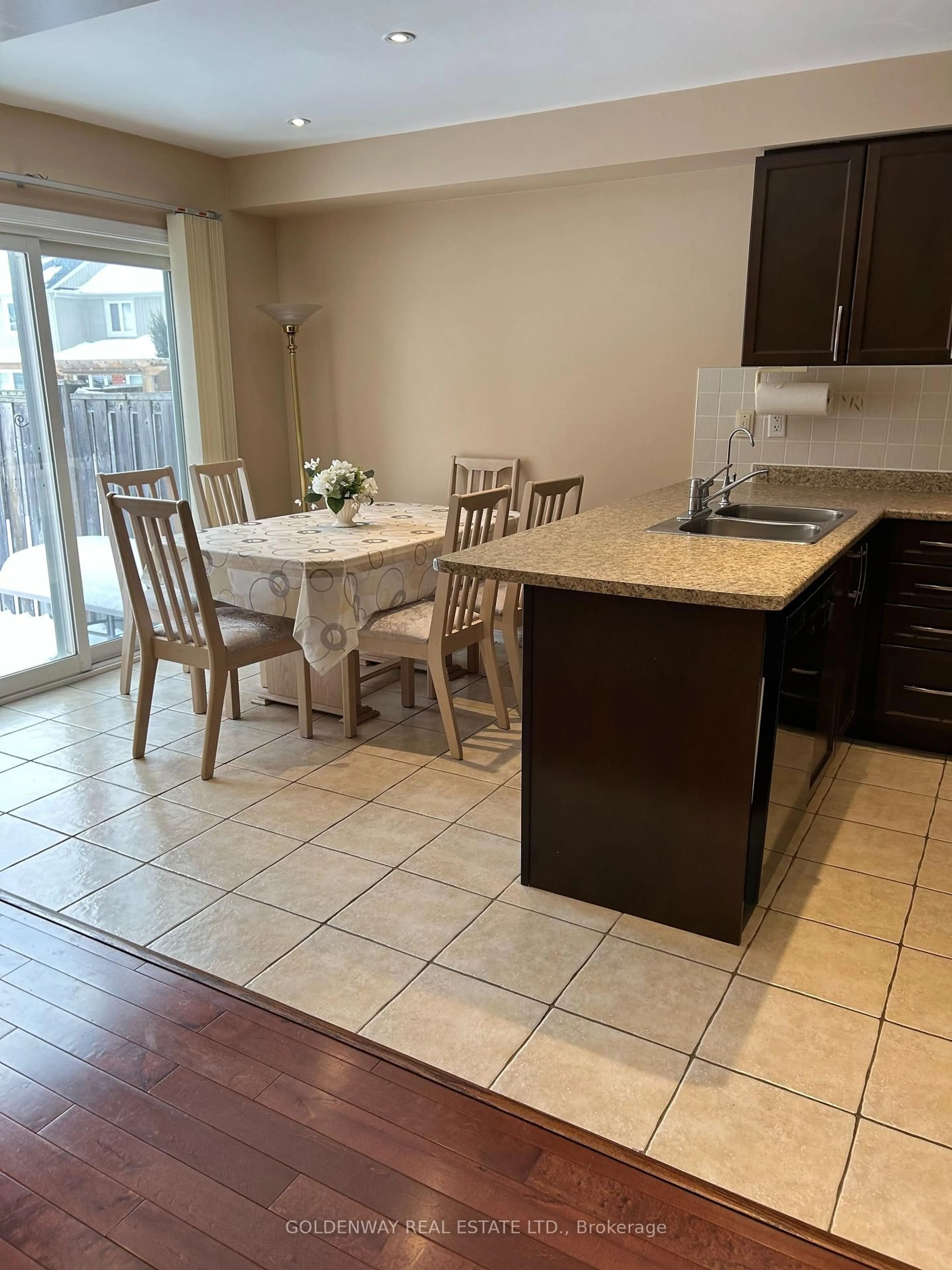Open concept kitchen, unknown for 127 Miltrose Cres, Whitchurch-Stouffville Ontario L4A 0R2