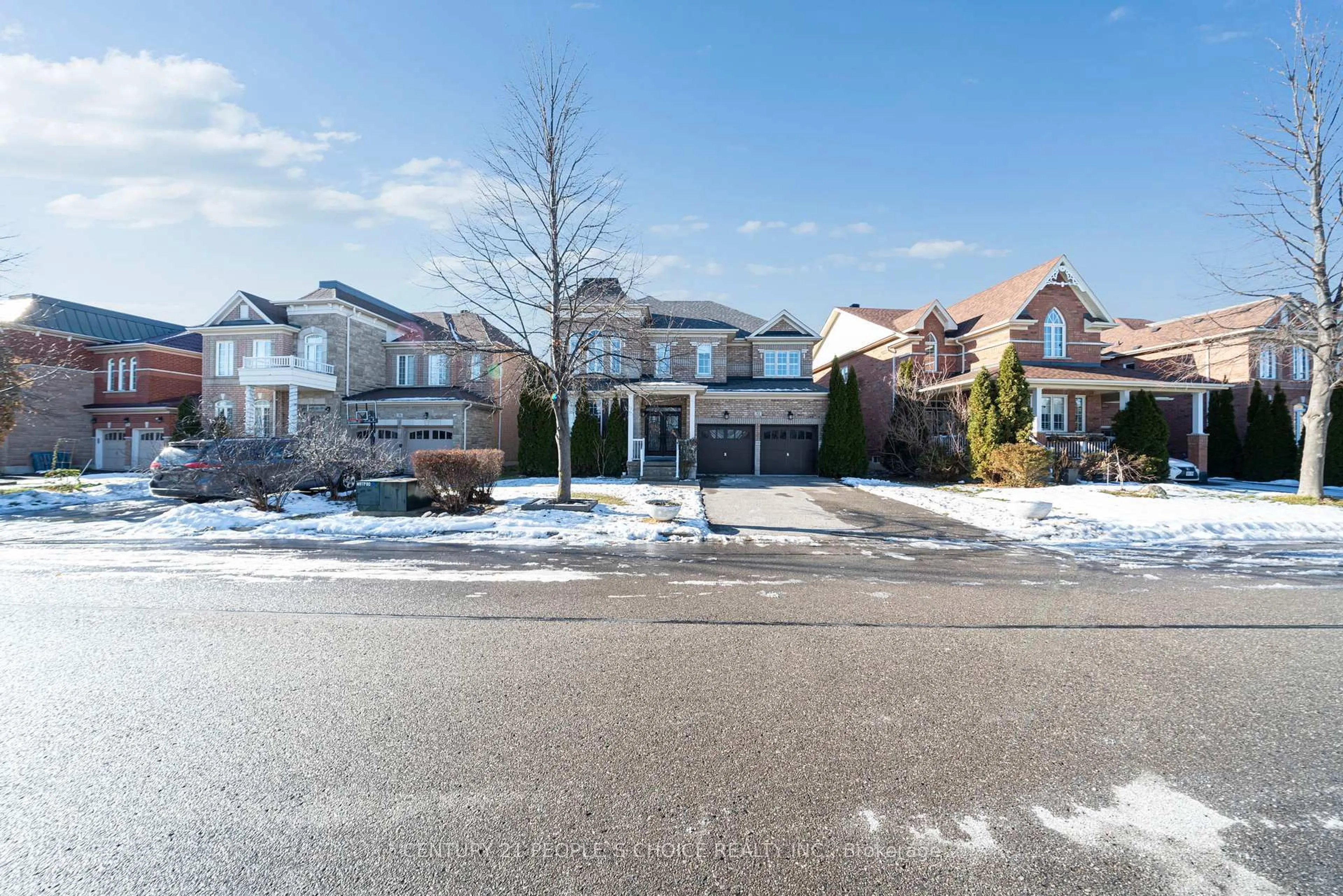 A pic from outside/outdoor area/front of a property/back of a property/a pic from drone, street for 52 Smoothwater Terr, Markham Ontario L6B 0E8