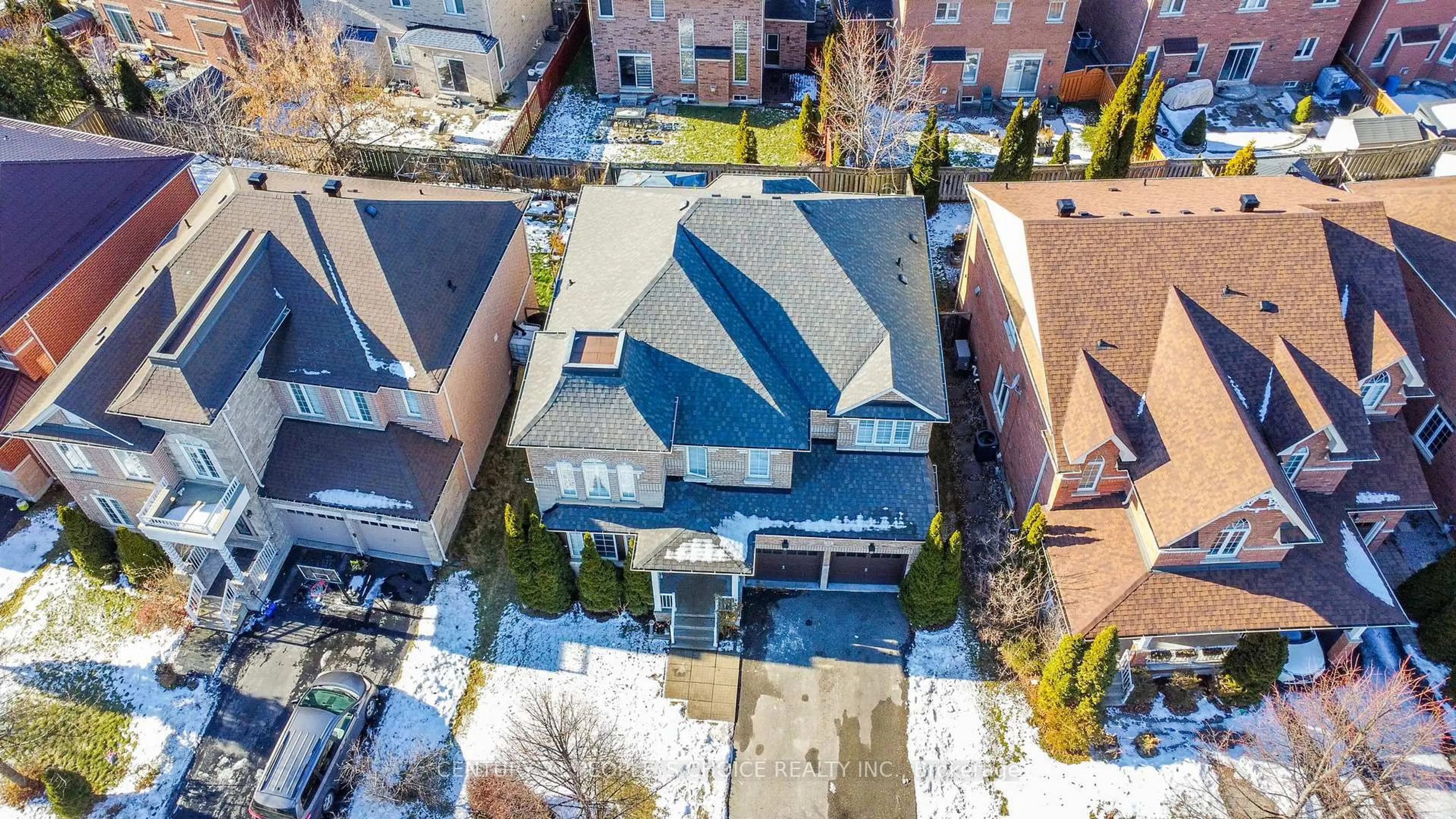 A pic from outside/outdoor area/front of a property/back of a property/a pic from drone, city buildings view from balcony for 52 Smoothwater Terr, Markham Ontario L6B 0E8