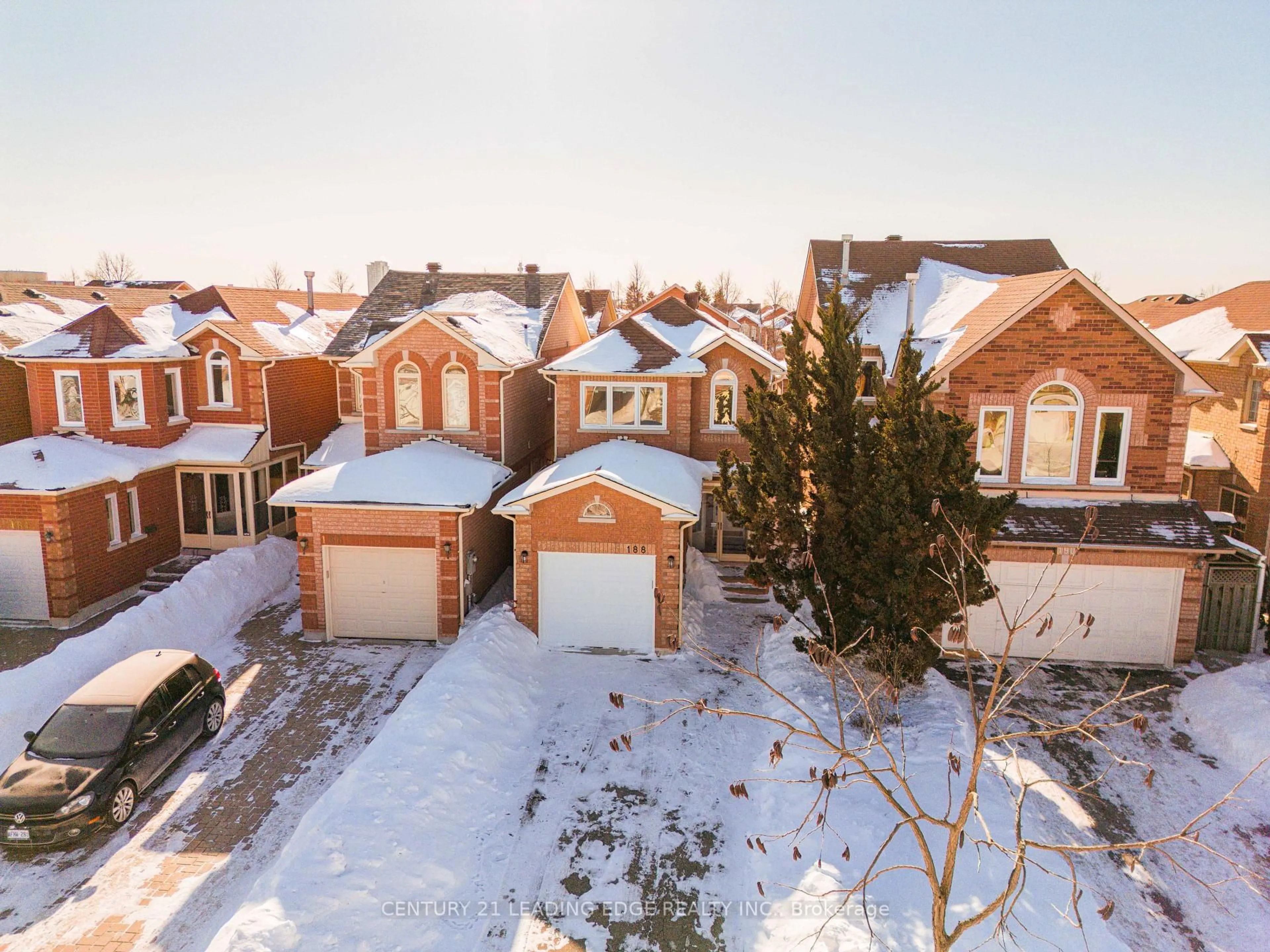 A pic from outside/outdoor area/front of a property/back of a property/a pic from drone, street for 188 Milliken Meadows Dr, Markham Ontario L3R 0V9