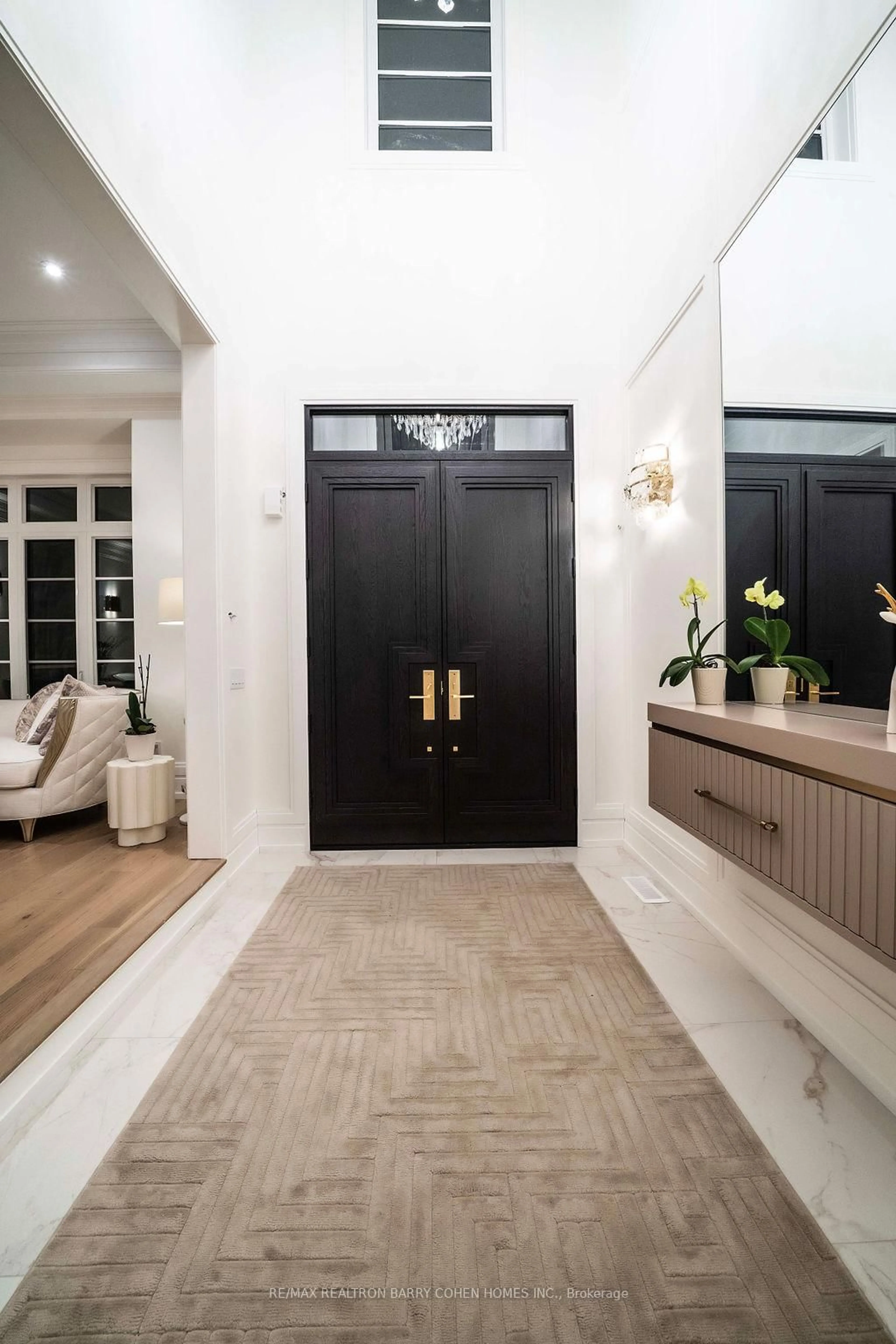 Indoor entryway for 25 Calla Tr, Aurora Ontario L4G 6W4