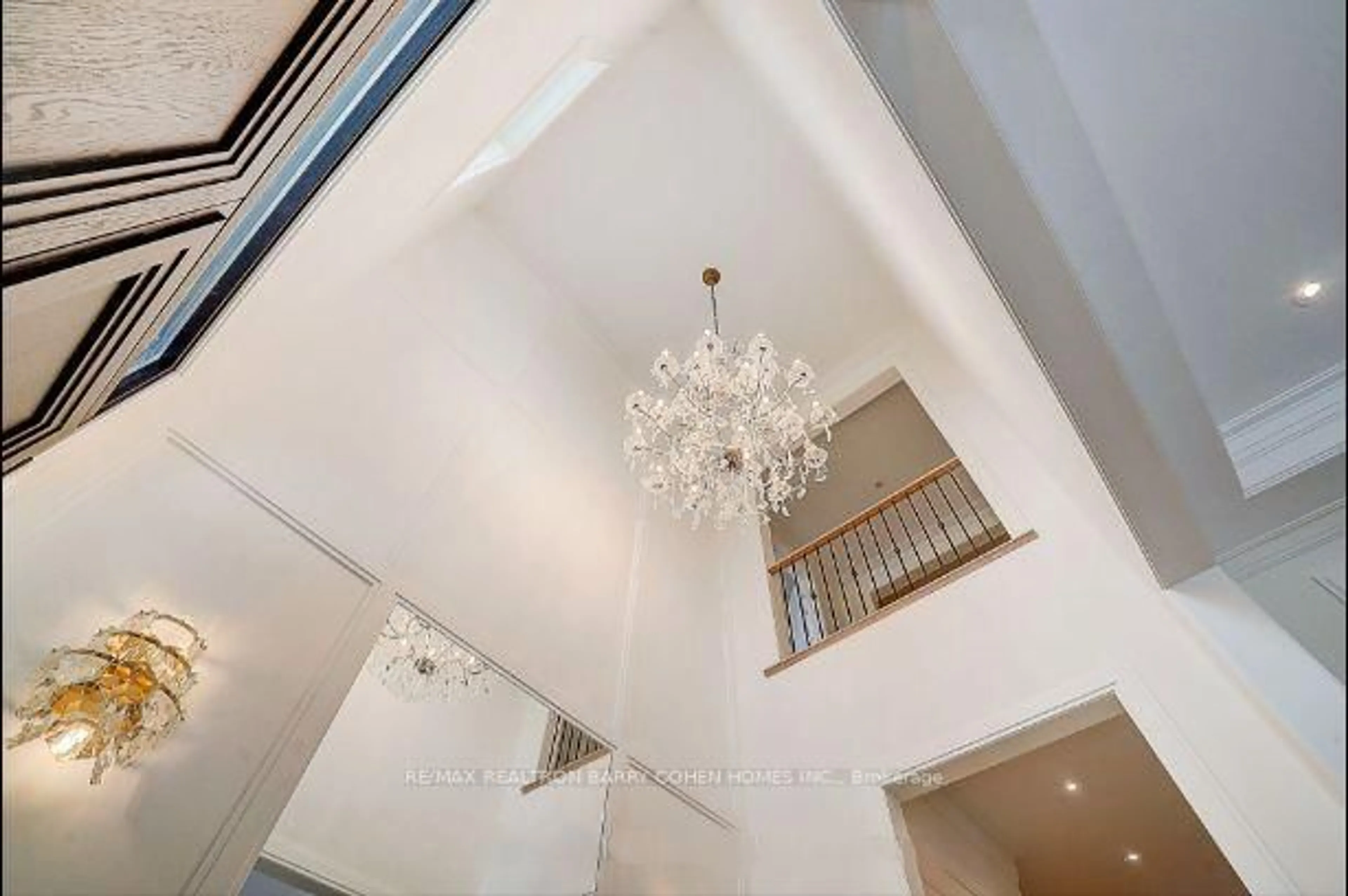 Indoor foyer for 25 Calla Tr, Aurora Ontario L4G 6W4