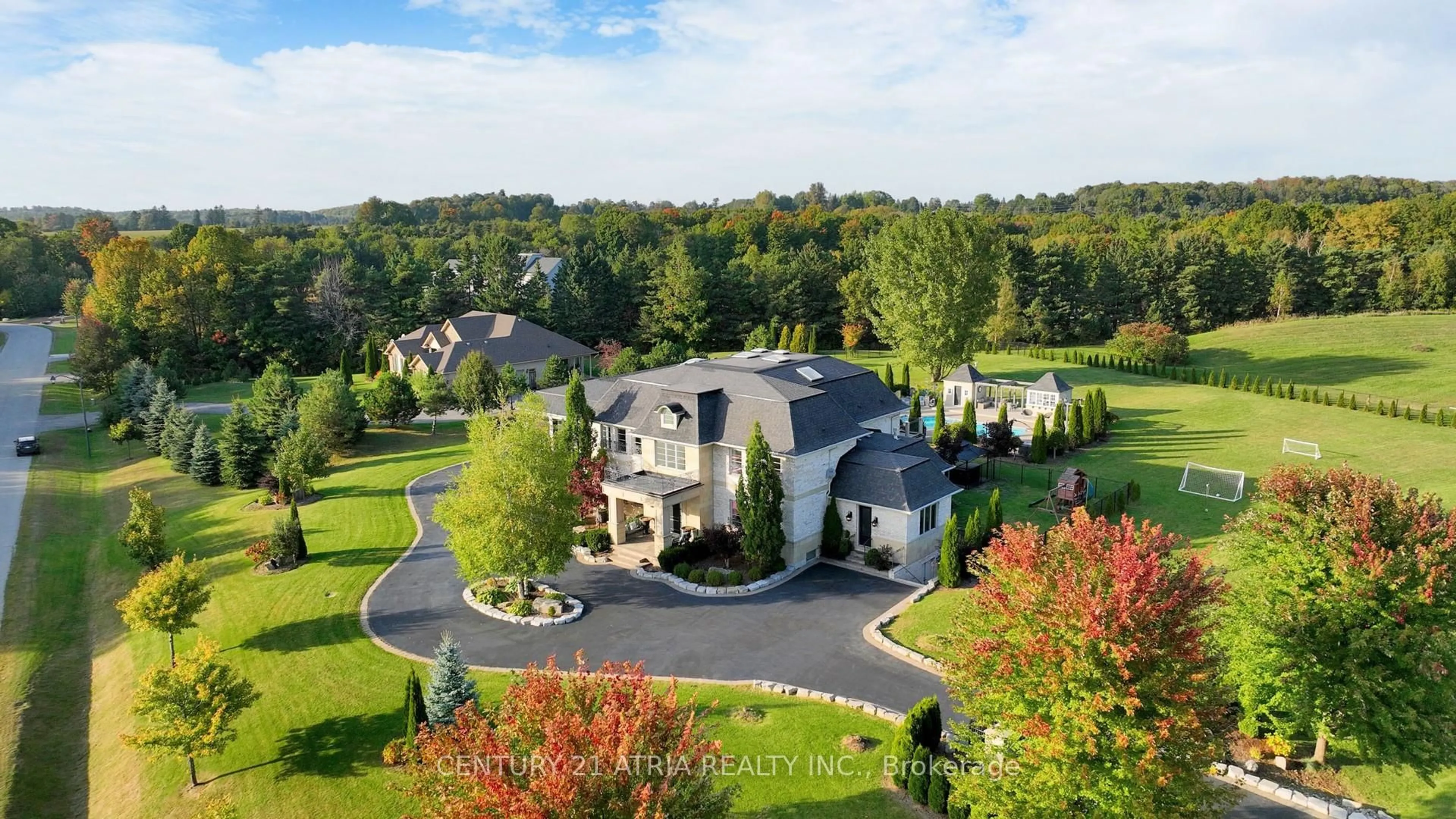 A pic from outside/outdoor area/front of a property/back of a property/a pic from drone, mountain view for 111 Lake Woods Dr, Whitchurch-Stouffville Ontario L4A 1P1