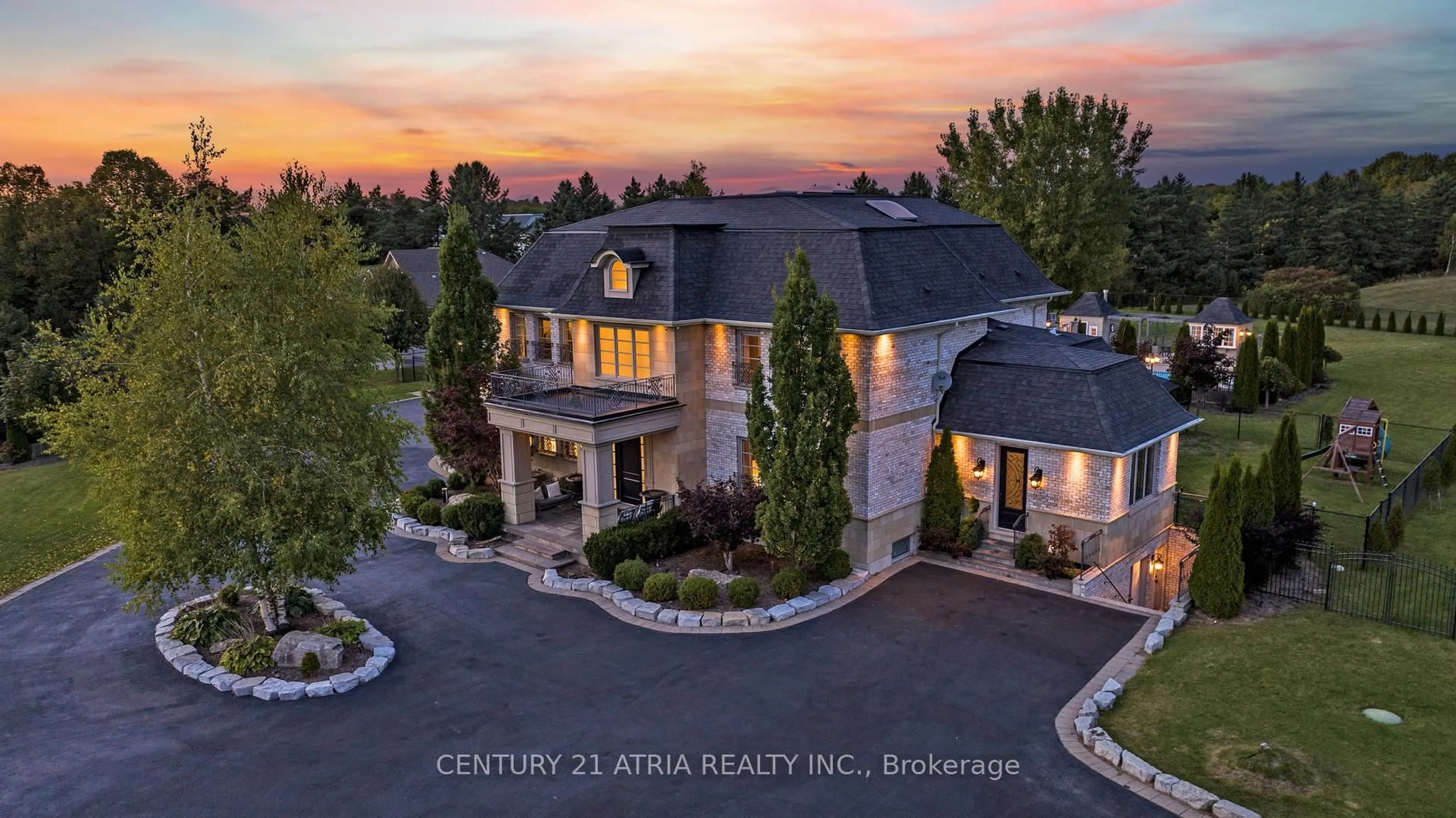 A pic from outside/outdoor area/front of a property/back of a property/a pic from drone, mountain view for 111 Lake Woods Dr, Whitchurch-Stouffville Ontario L4A 1P1