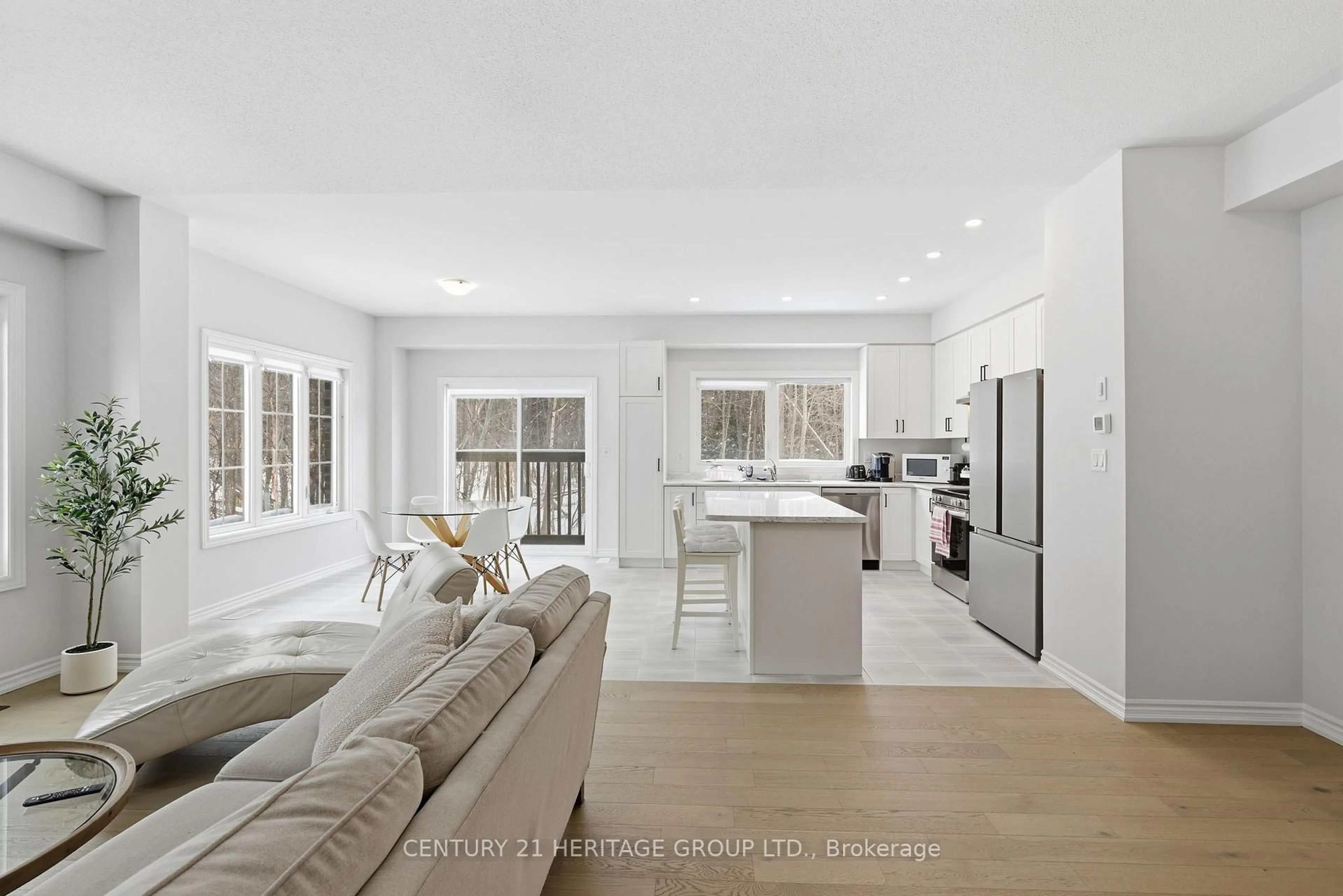 Open concept kitchen, unknown for 8 Scotia Rd, Georgina Ontario L0E 1R0