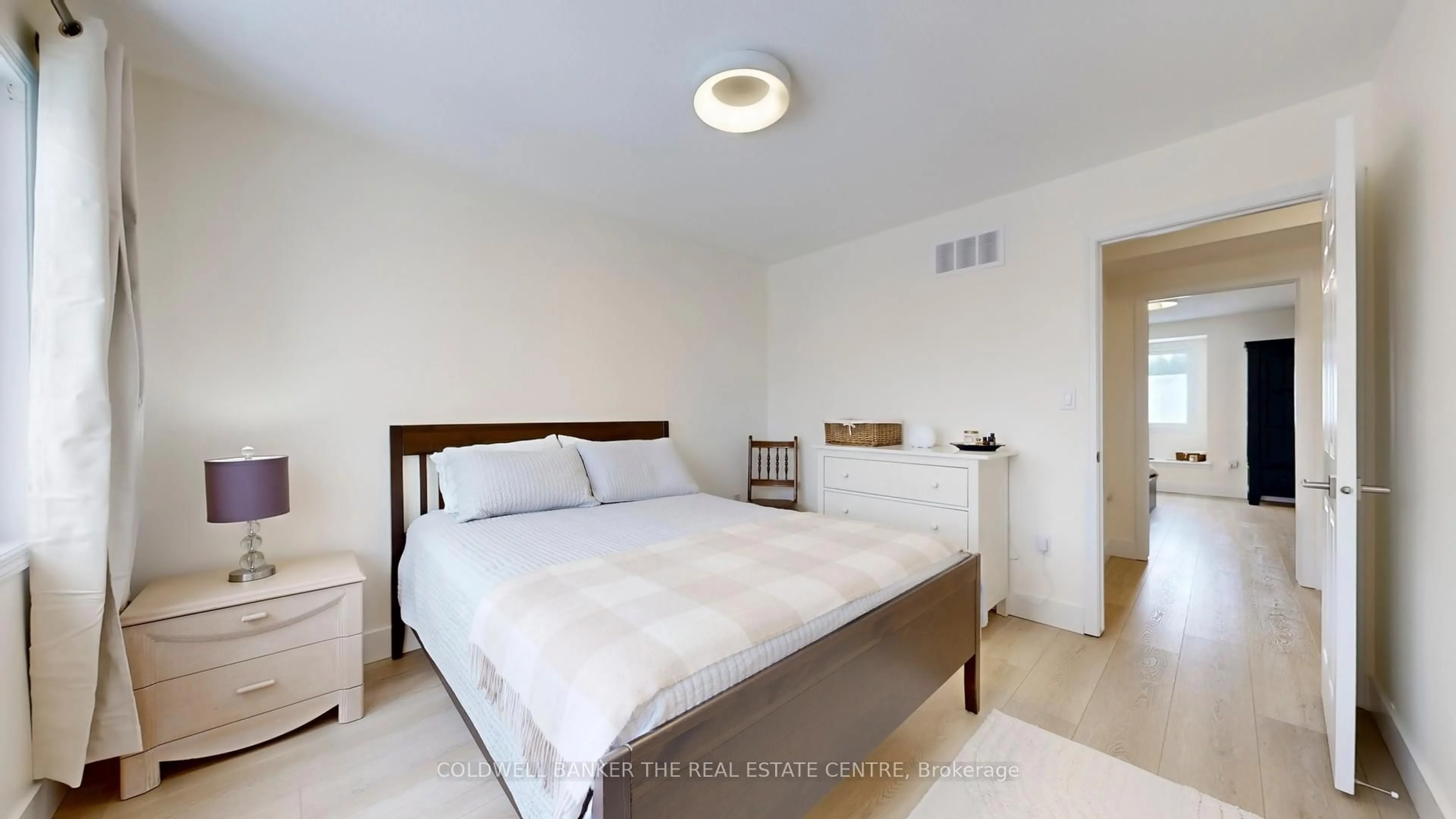 Bedroom with bed, unknown for 40 Steele St, New Tecumseth Ontario L9R 0E6