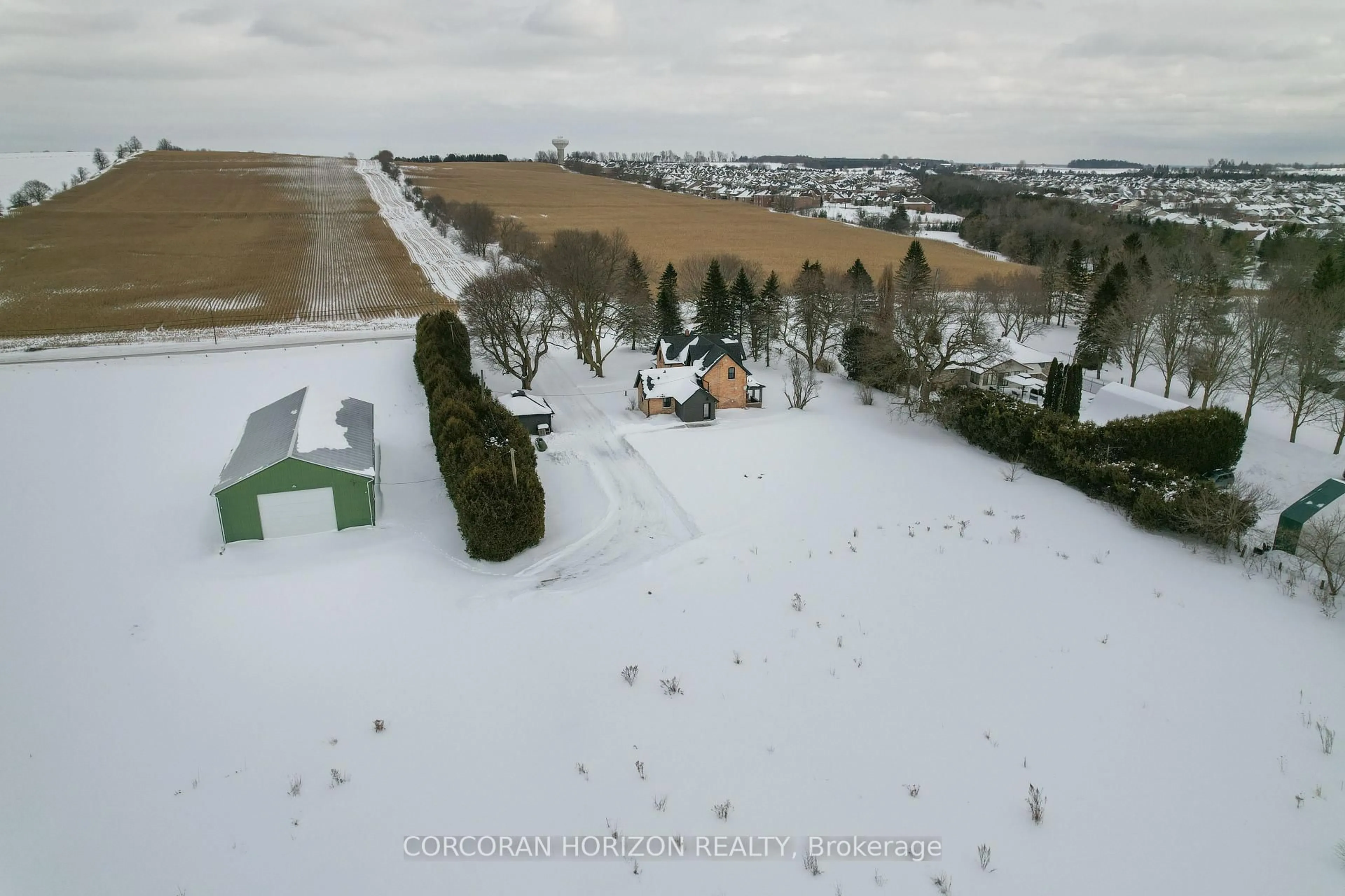 A pic from outside/outdoor area/front of a property/back of a property/a pic from drone, mountain view for 19572 Centre St, East Gwillimbury Ontario L0G 1M0