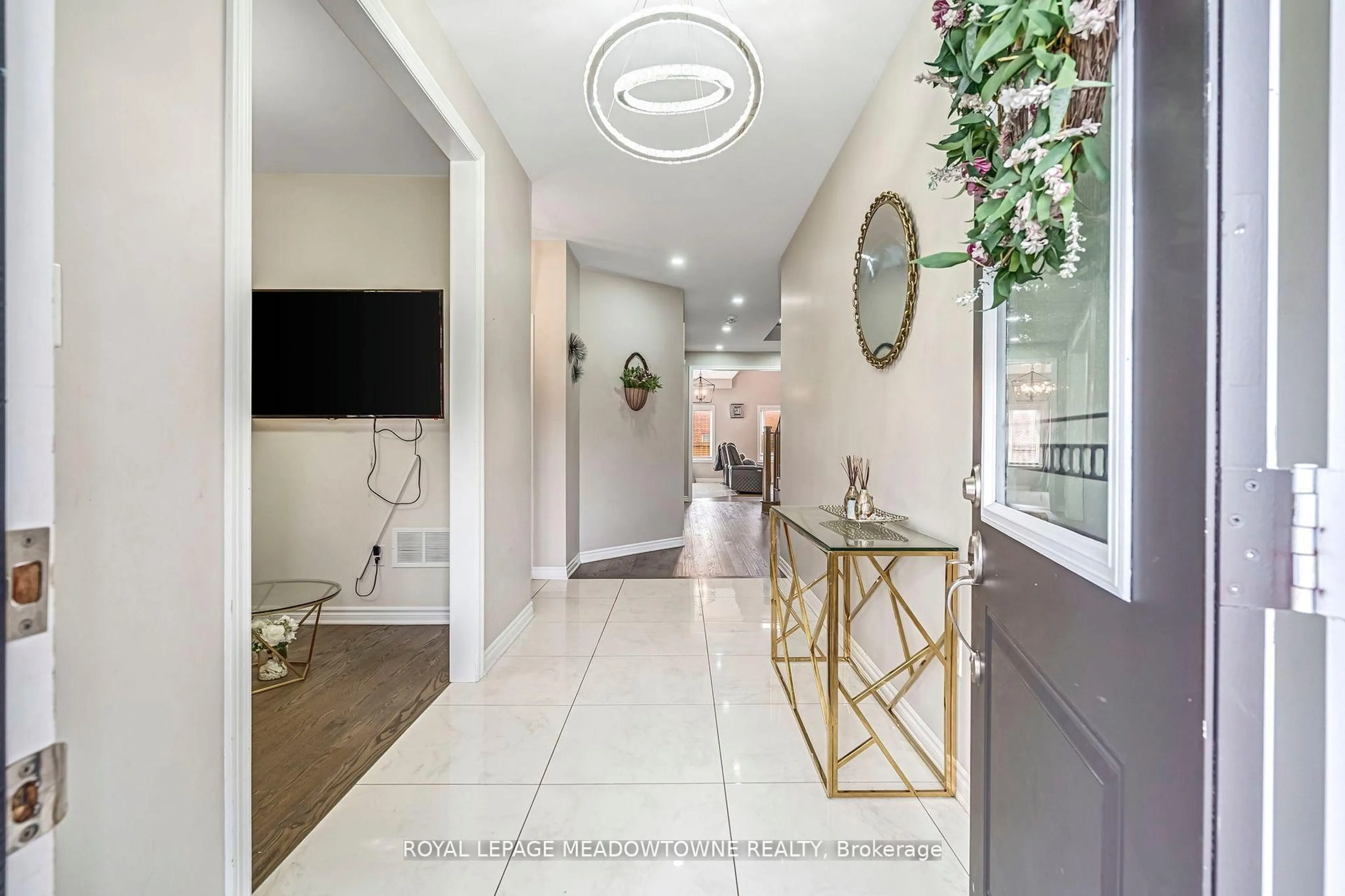 Indoor entryway for 1029 Barton Way, Innisfil Ontario L9S 4R7