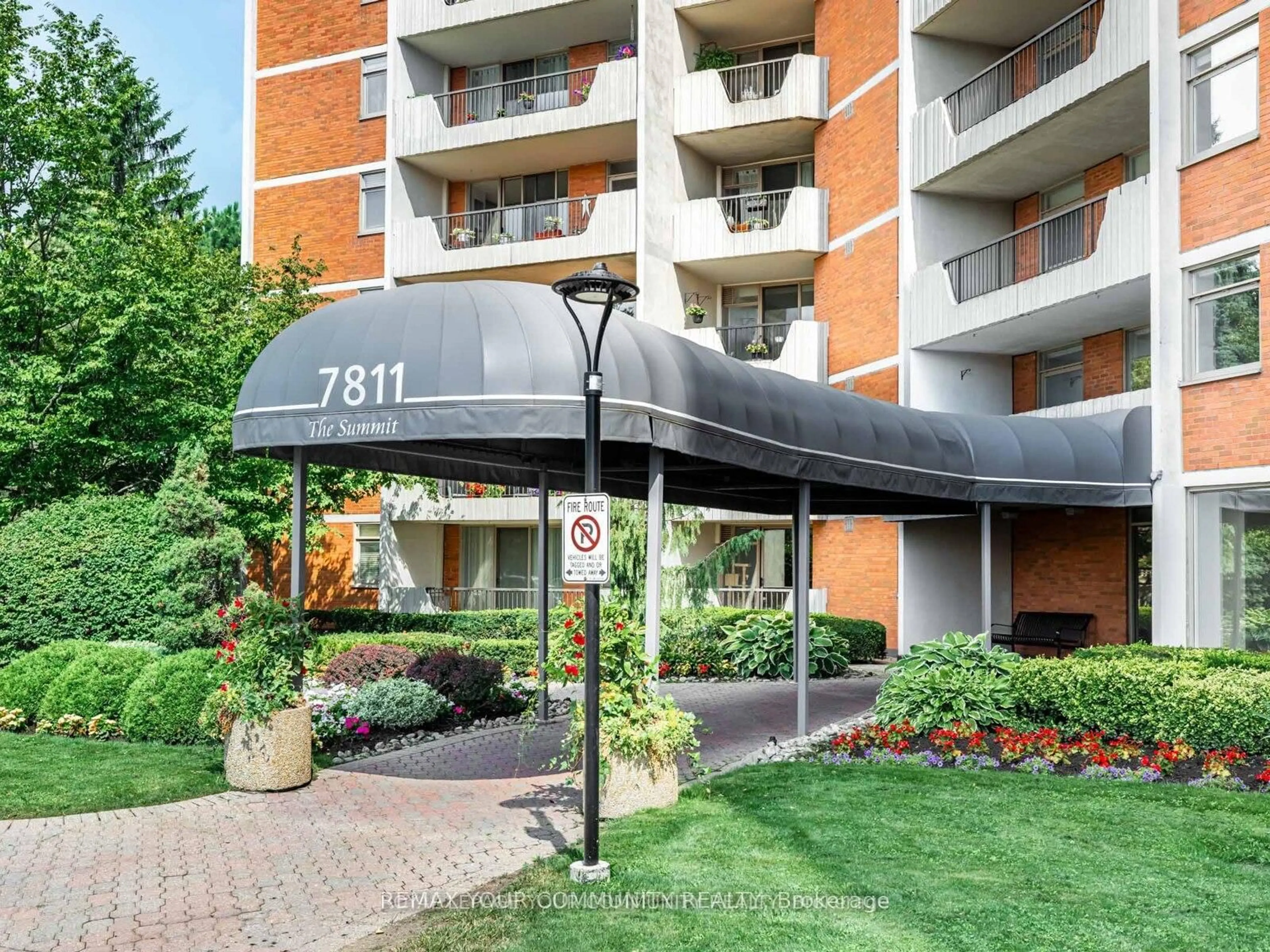 Indoor foyer for 7811 Yonge St #508, Markham Ontario L3T 4S3