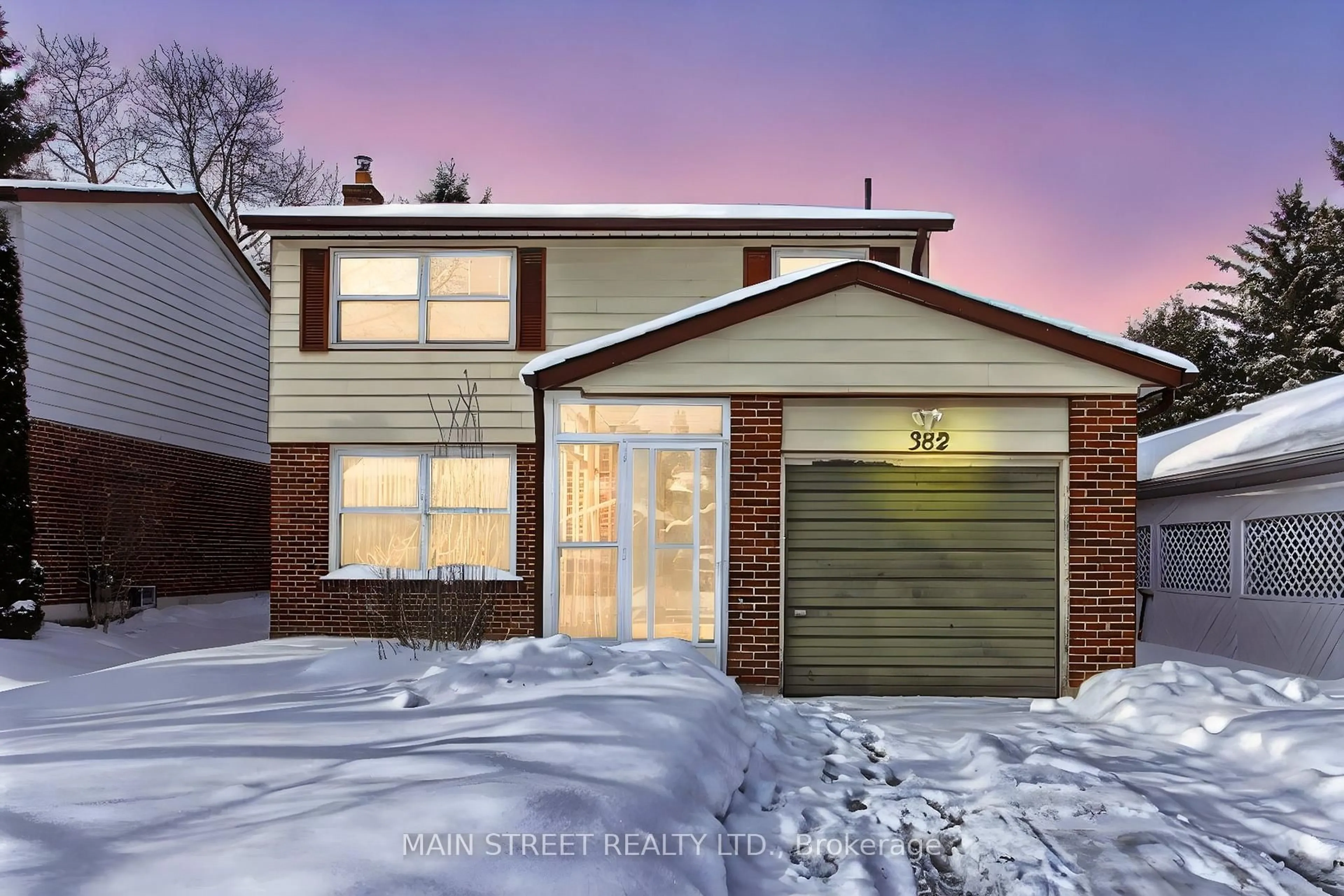 Home with brick exterior material, street for 382 Handley Cres, Newmarket Ontario L3Y 4T4