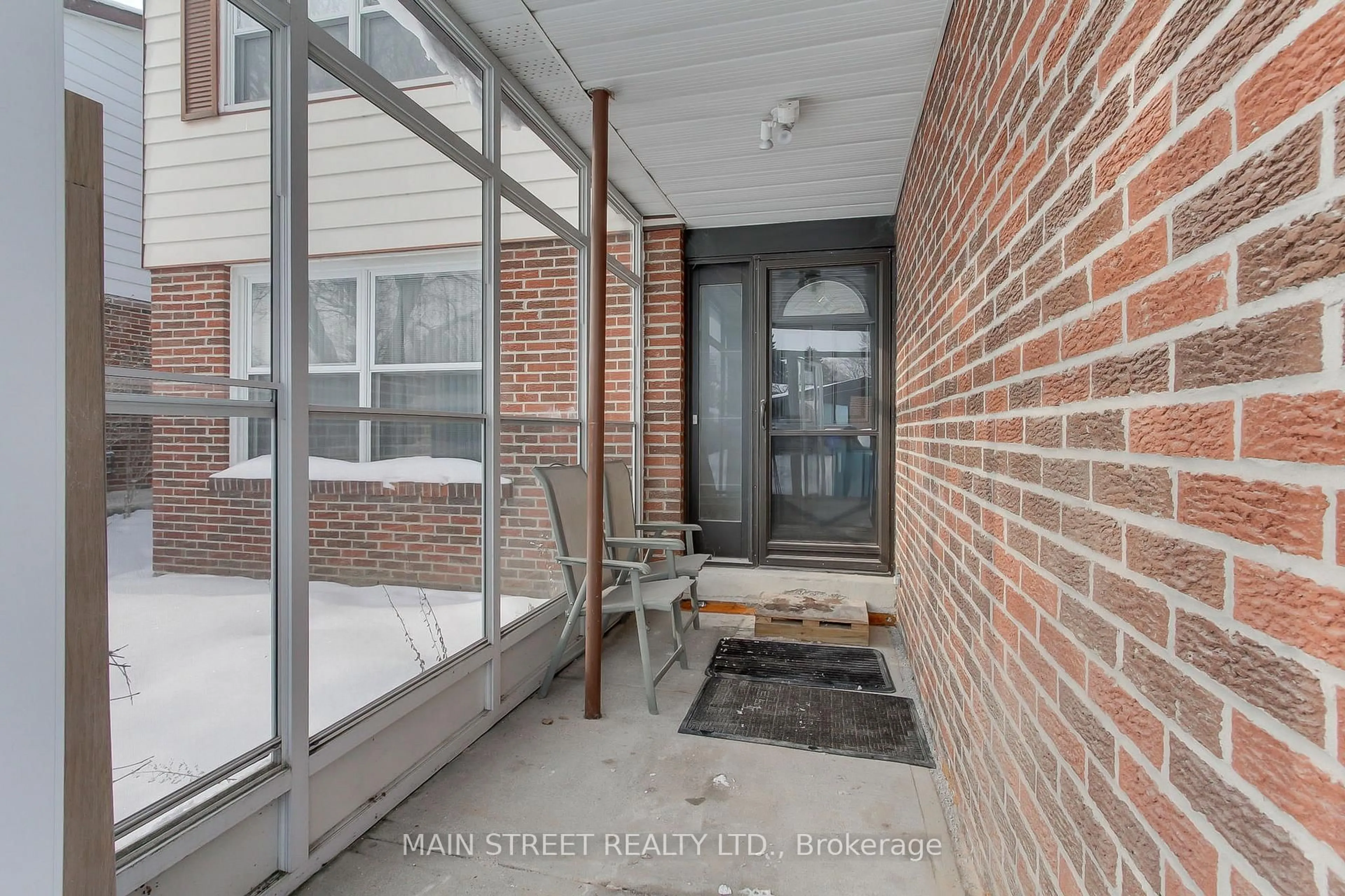 Unknown for 382 Handley Cres, Newmarket Ontario L3Y 4T4