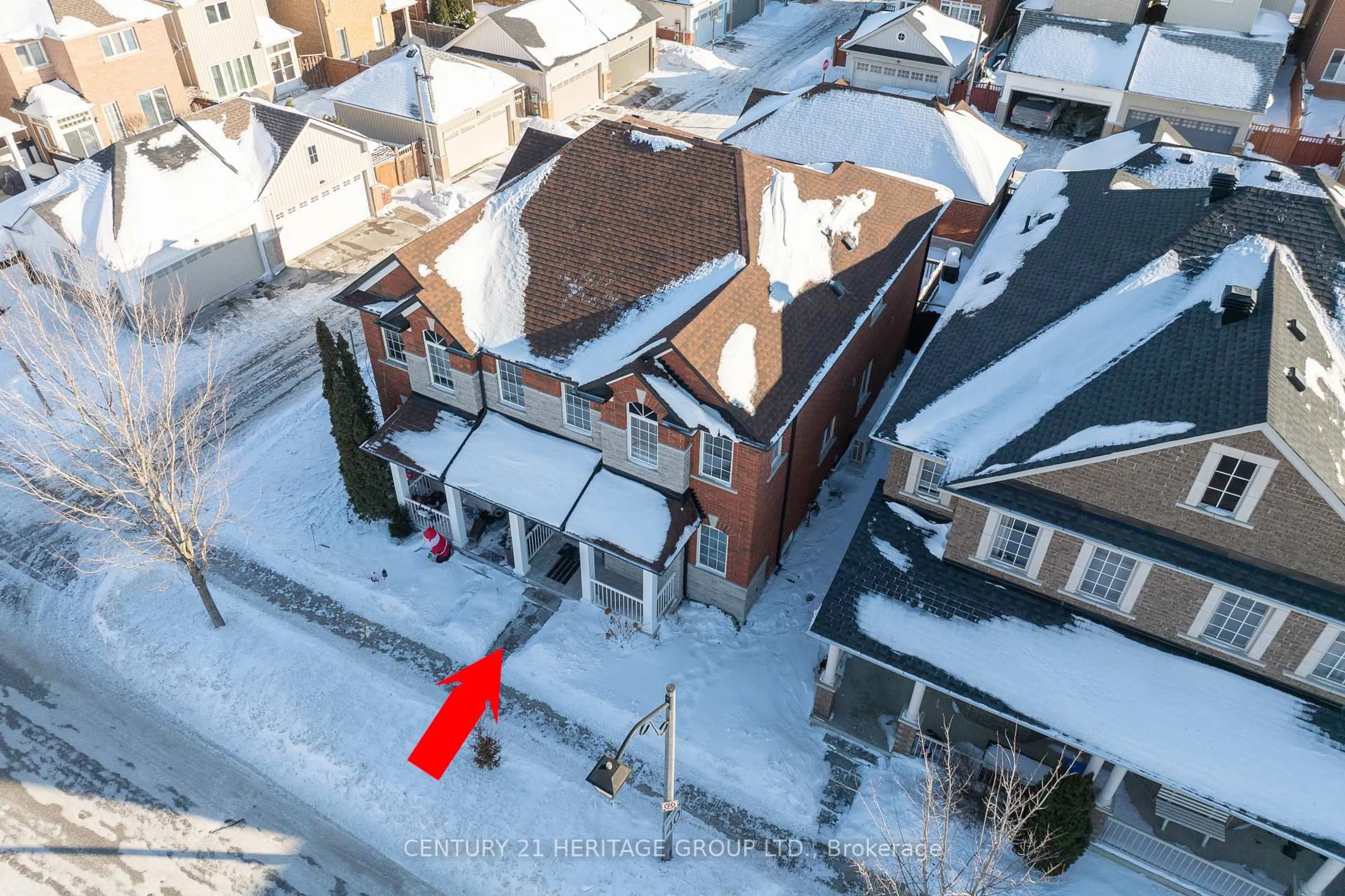 A pic from outside/outdoor area/front of a property/back of a property/a pic from drone, street for 31 Kalvinster Dr, Markham Ontario L6B 0A7