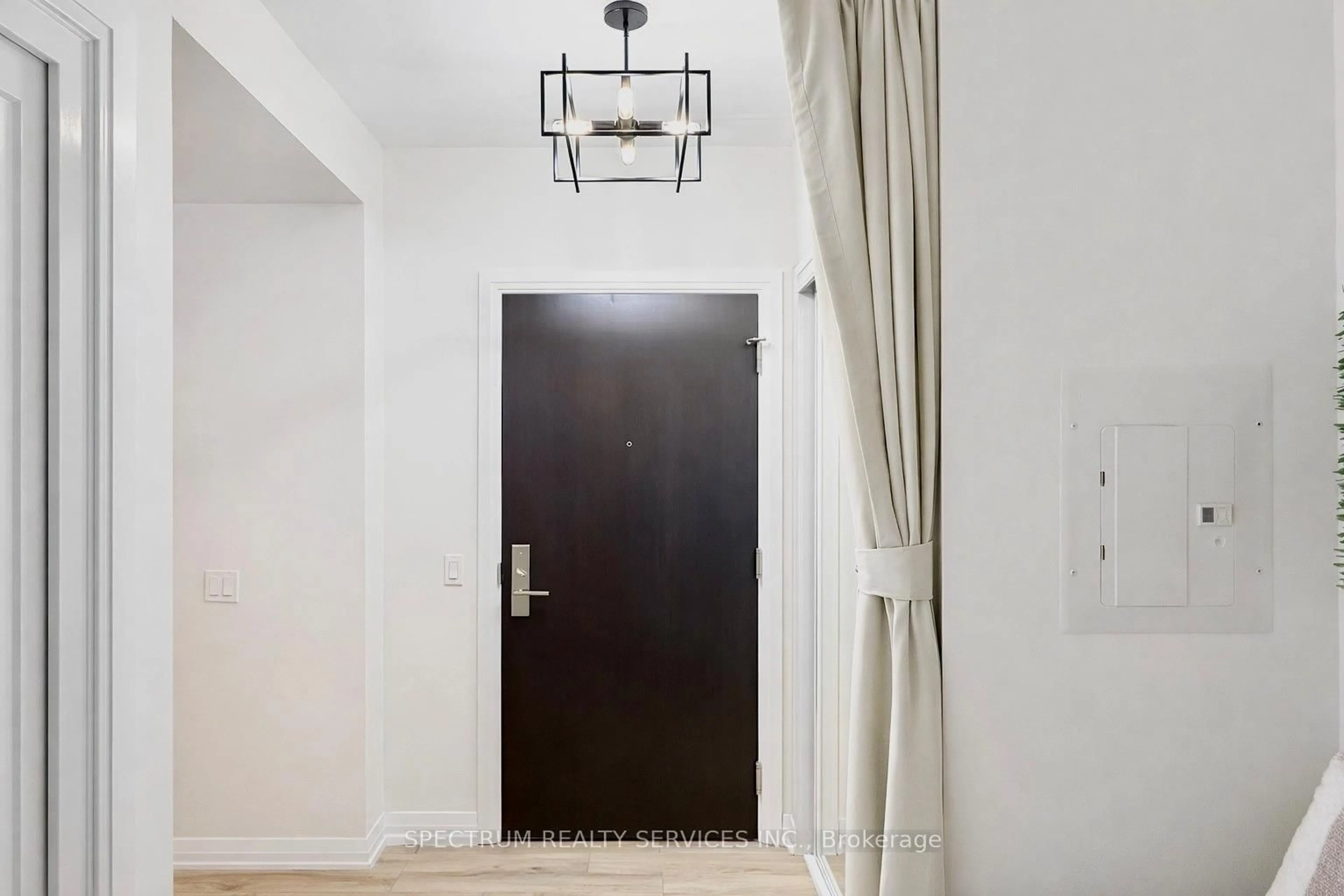 Indoor entryway for 9000 Jane St #907, Vaughan Ontario L4K 0M6