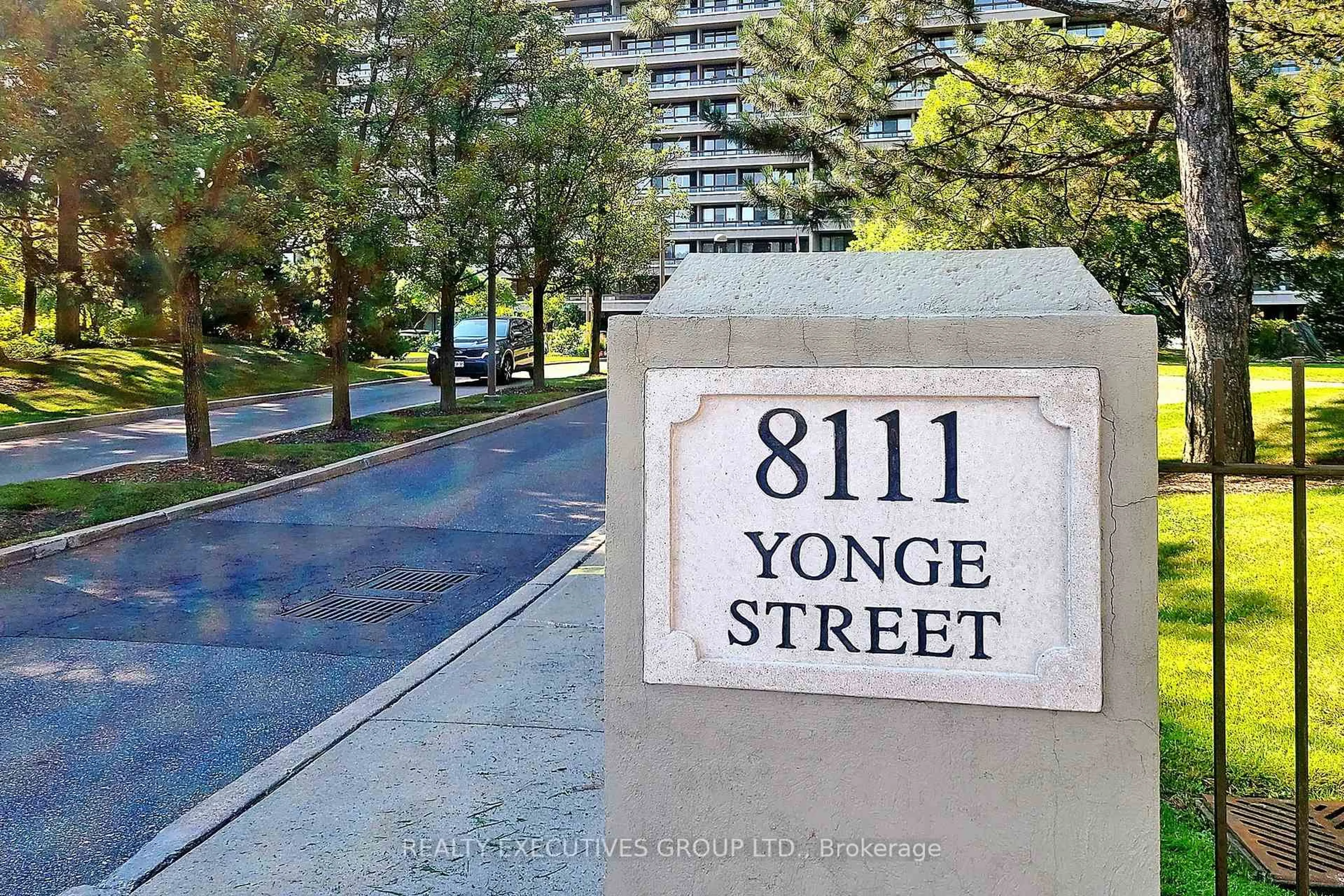 Indoor foyer for 8111 Yonge St #1403, Markham Ontario L3T 4V9