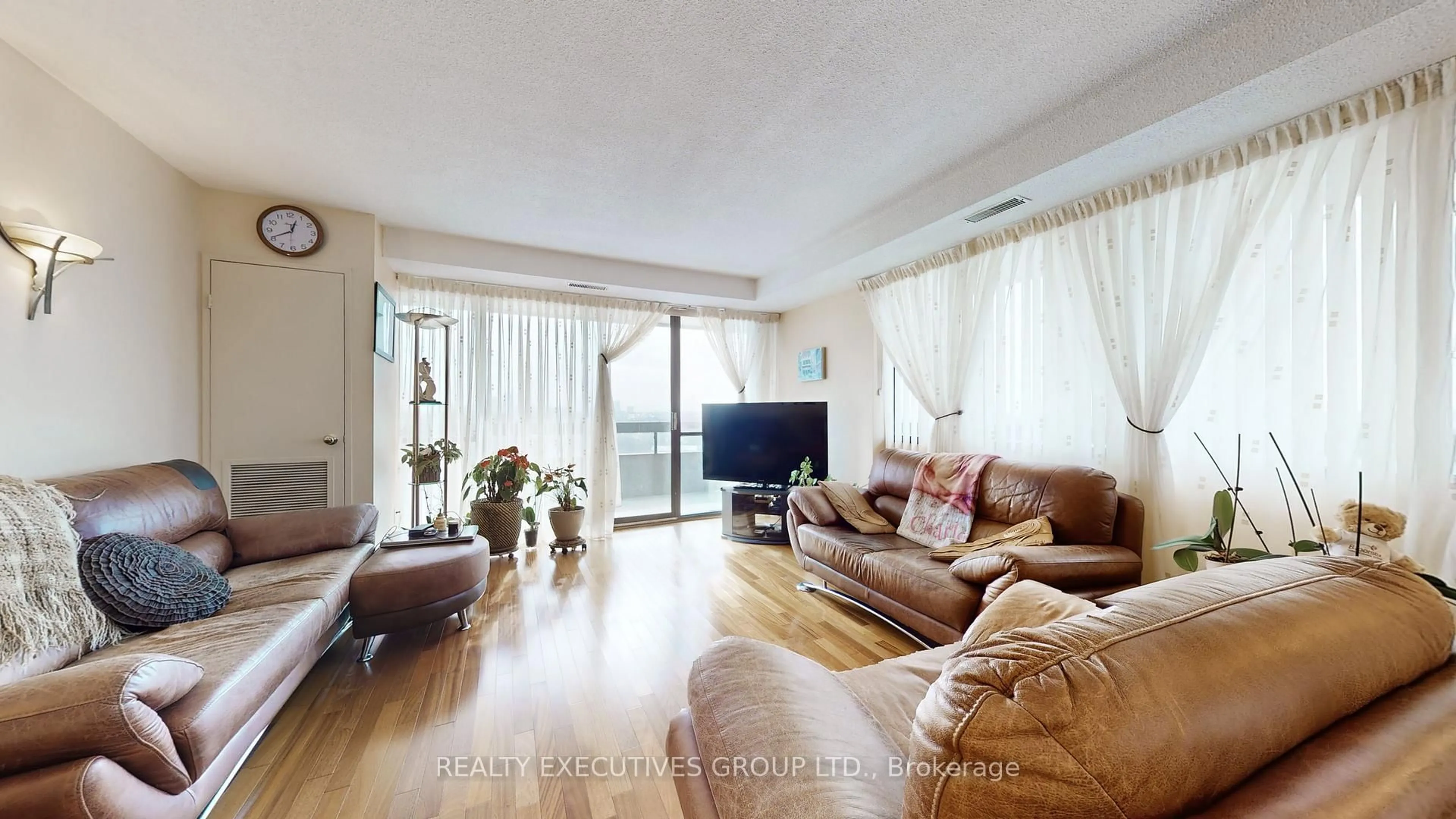 Living room with furniture, wood/laminate floor for 8111 Yonge St #1403, Markham Ontario L3T 4V9