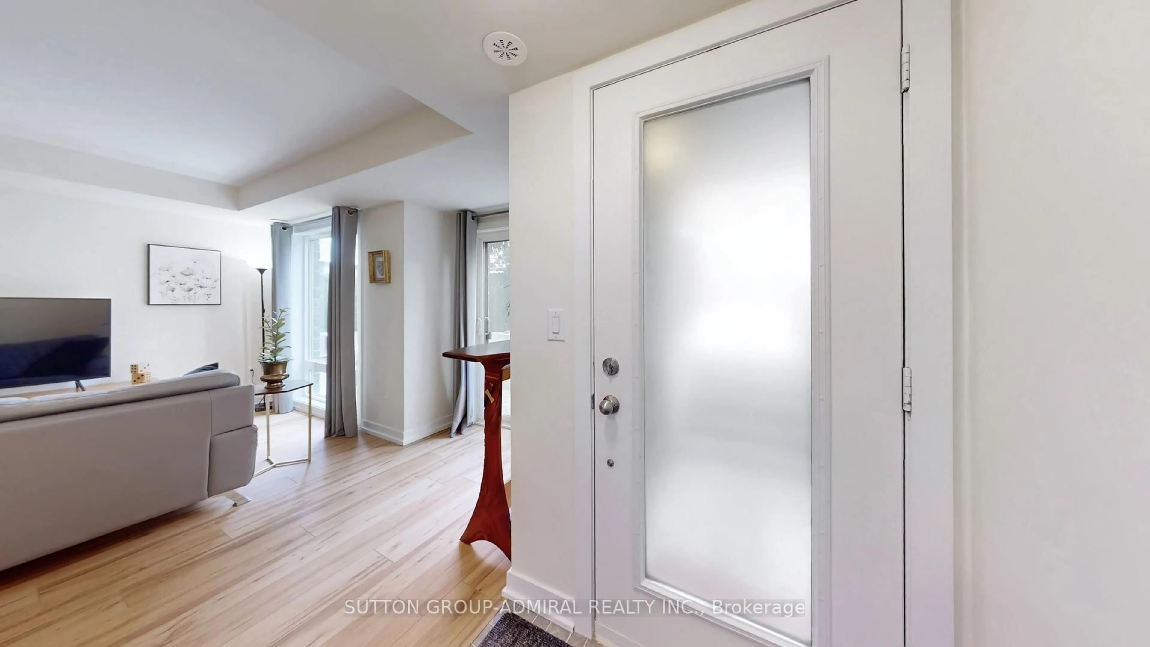 Indoor entryway for 30 Westmeath Lane #2527, Markham Ontario L6B 1N5