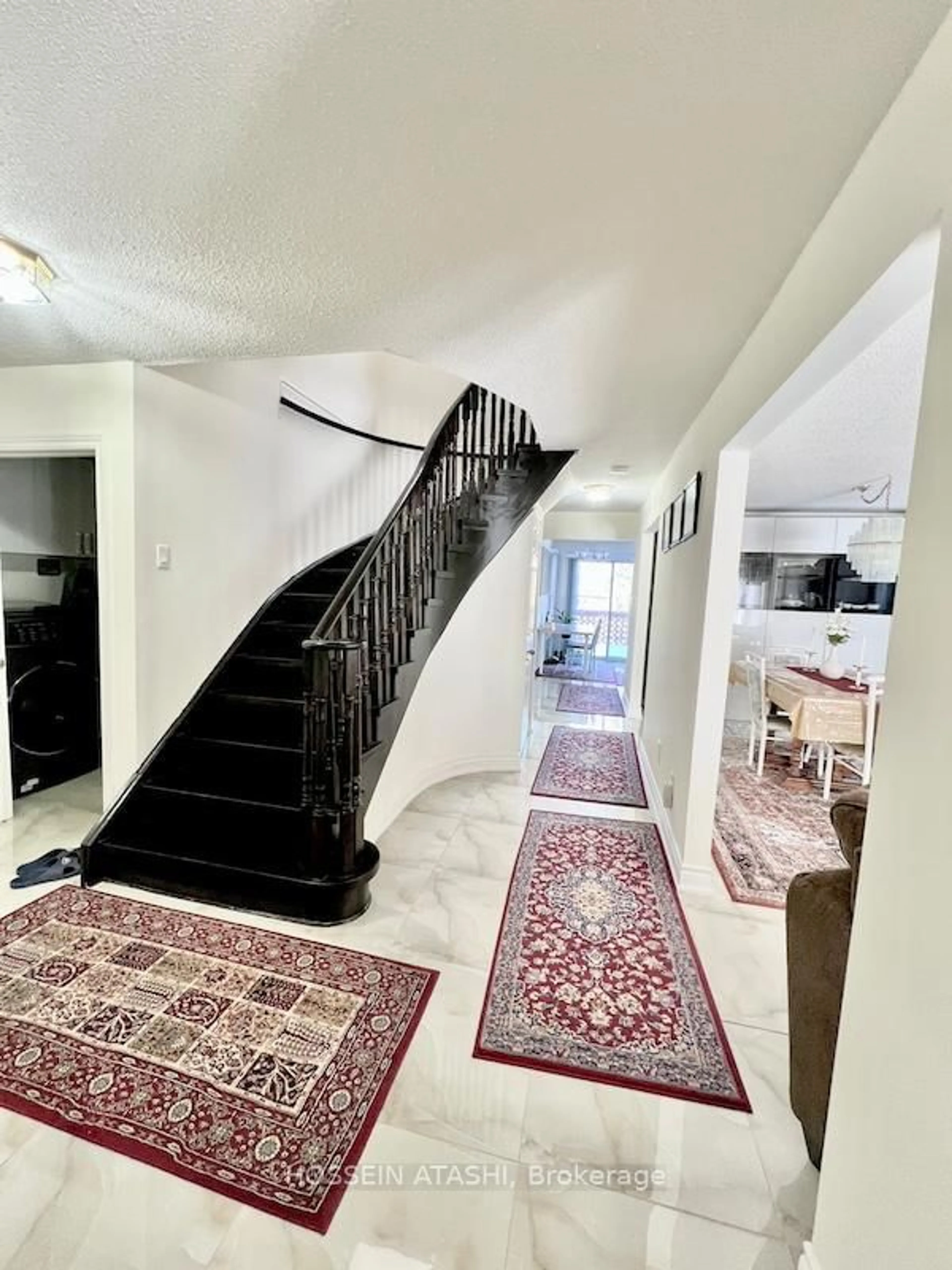 Indoor foyer for 38 Rockford Crt, Vaughan Ontario L4J 5H5