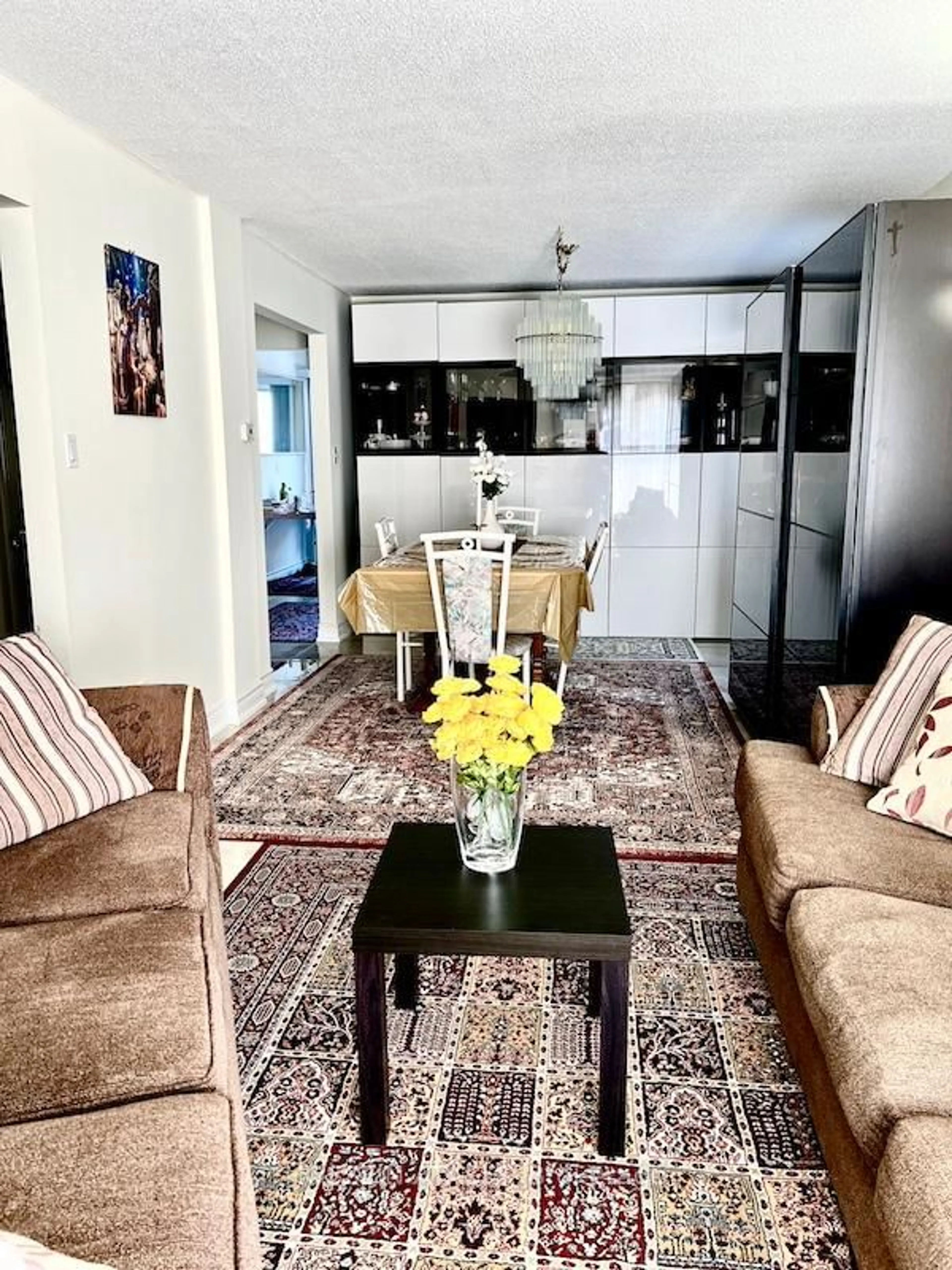 Living room with furniture, unknown for 38 Rockford Crt, Vaughan Ontario L4J 5H5