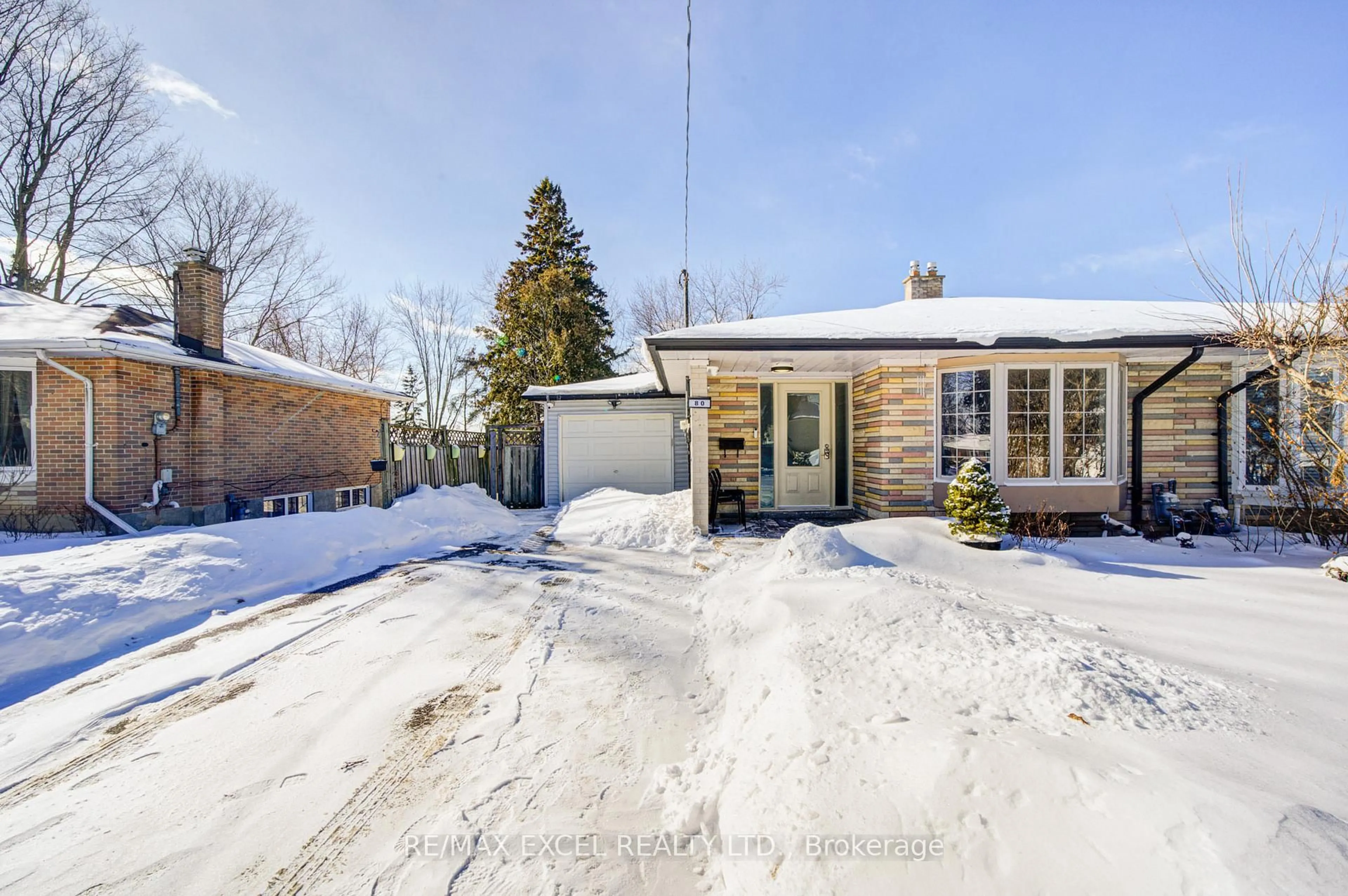 A pic from outside/outdoor area/front of a property/back of a property/a pic from drone, street for 80 Sherwood Forest Dr, Markham Ontario L3P 1R1