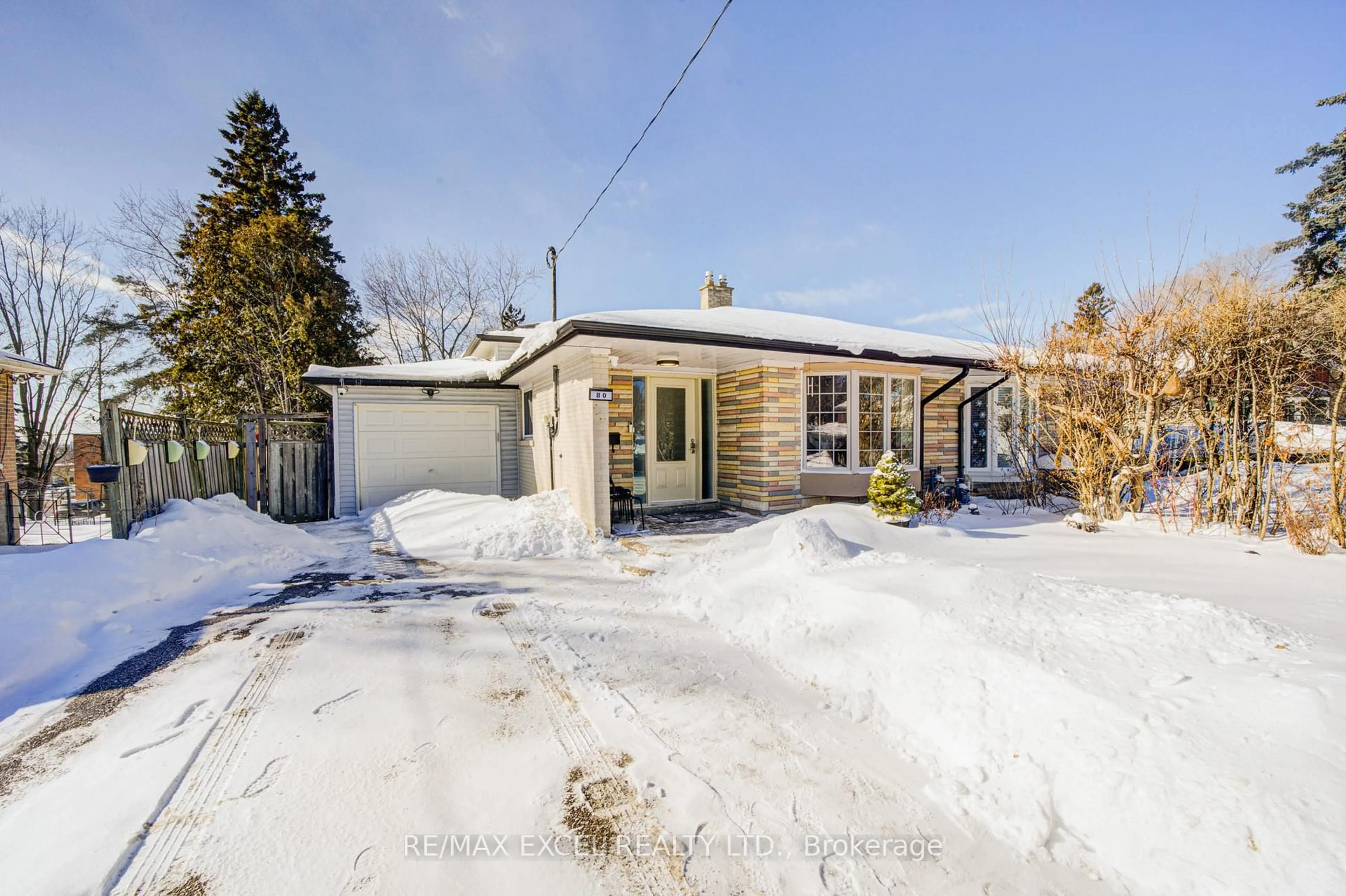 A pic from outside/outdoor area/front of a property/back of a property/a pic from drone, street for 80 Sherwood Forest Dr, Markham Ontario L3P 1R1