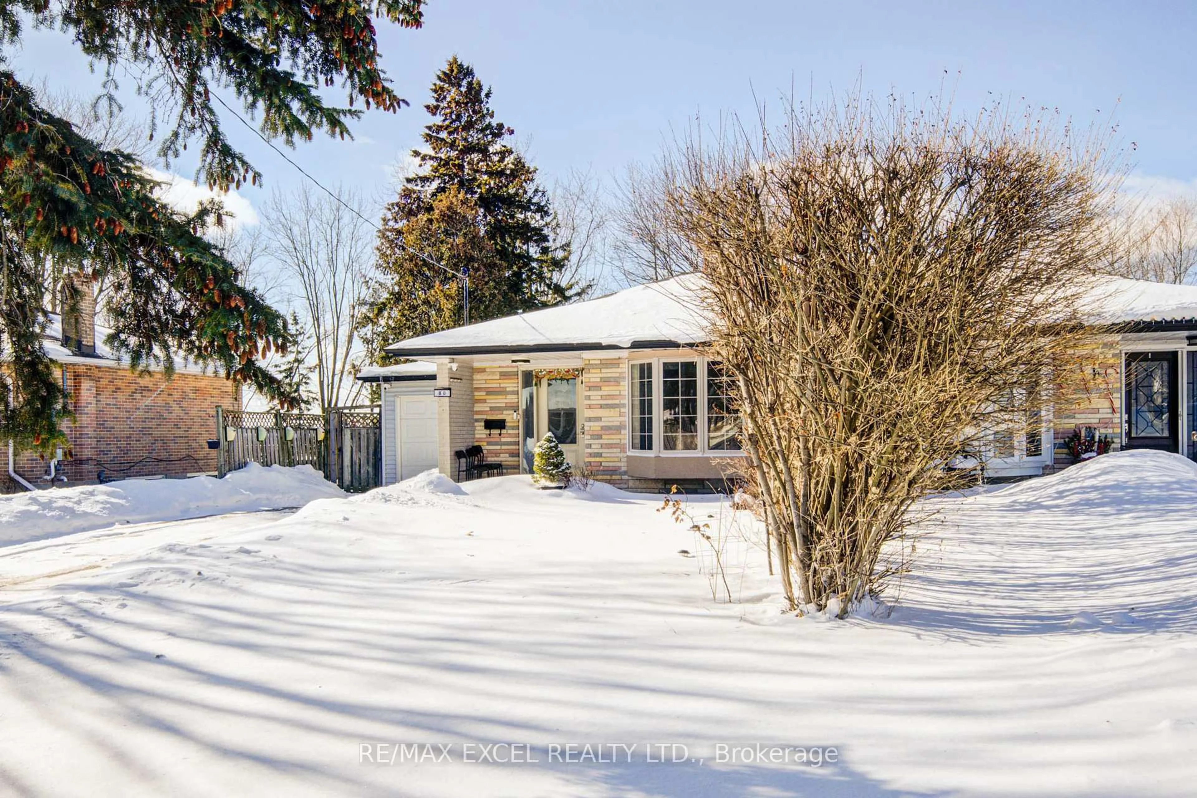 A pic from outside/outdoor area/front of a property/back of a property/a pic from drone, street for 80 Sherwood Forest Dr, Markham Ontario L3P 1R1