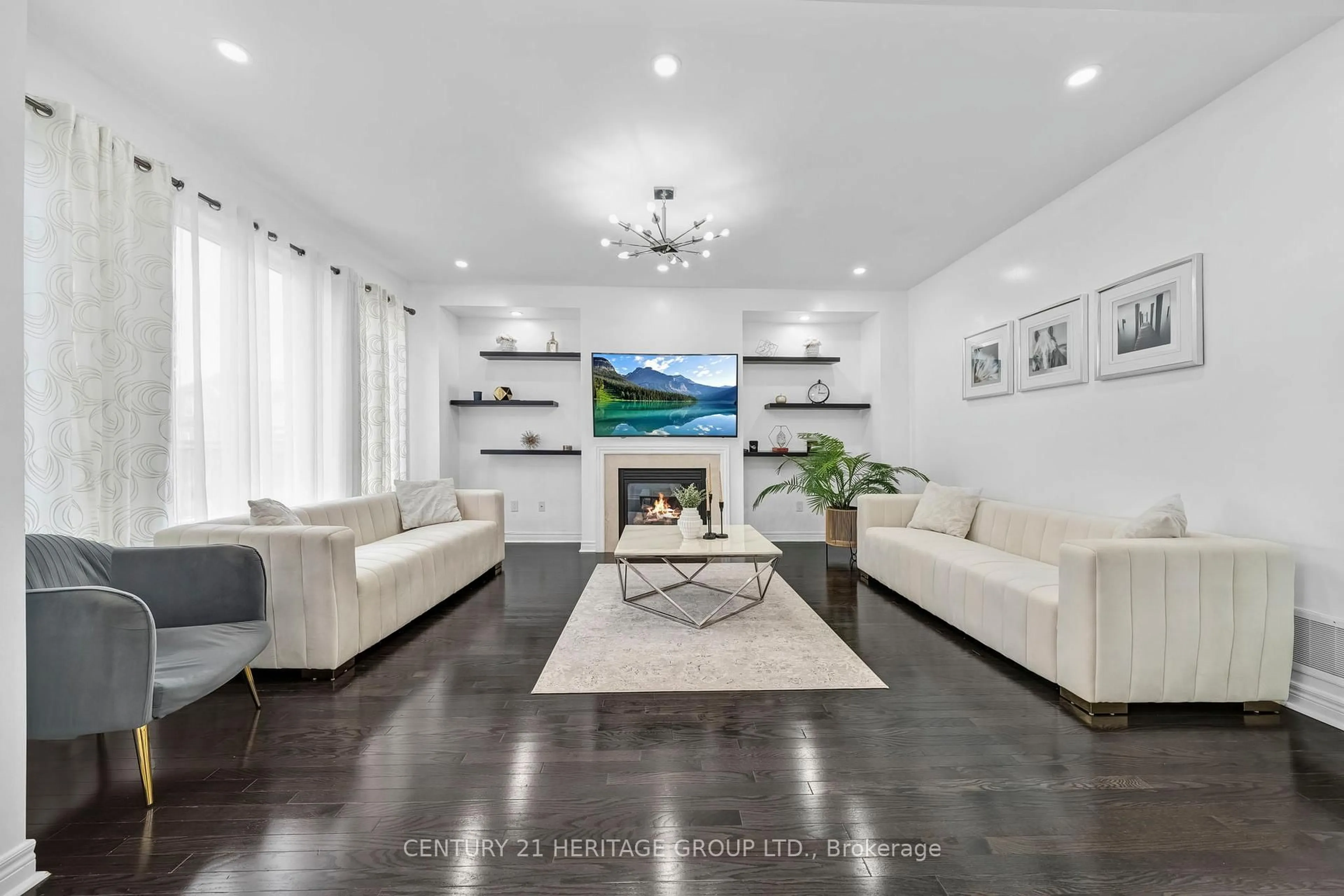 Living room with furniture, unknown for 32 Amberwing Landing, Bradford West Gwillimbury Ontario L3Z 0H9