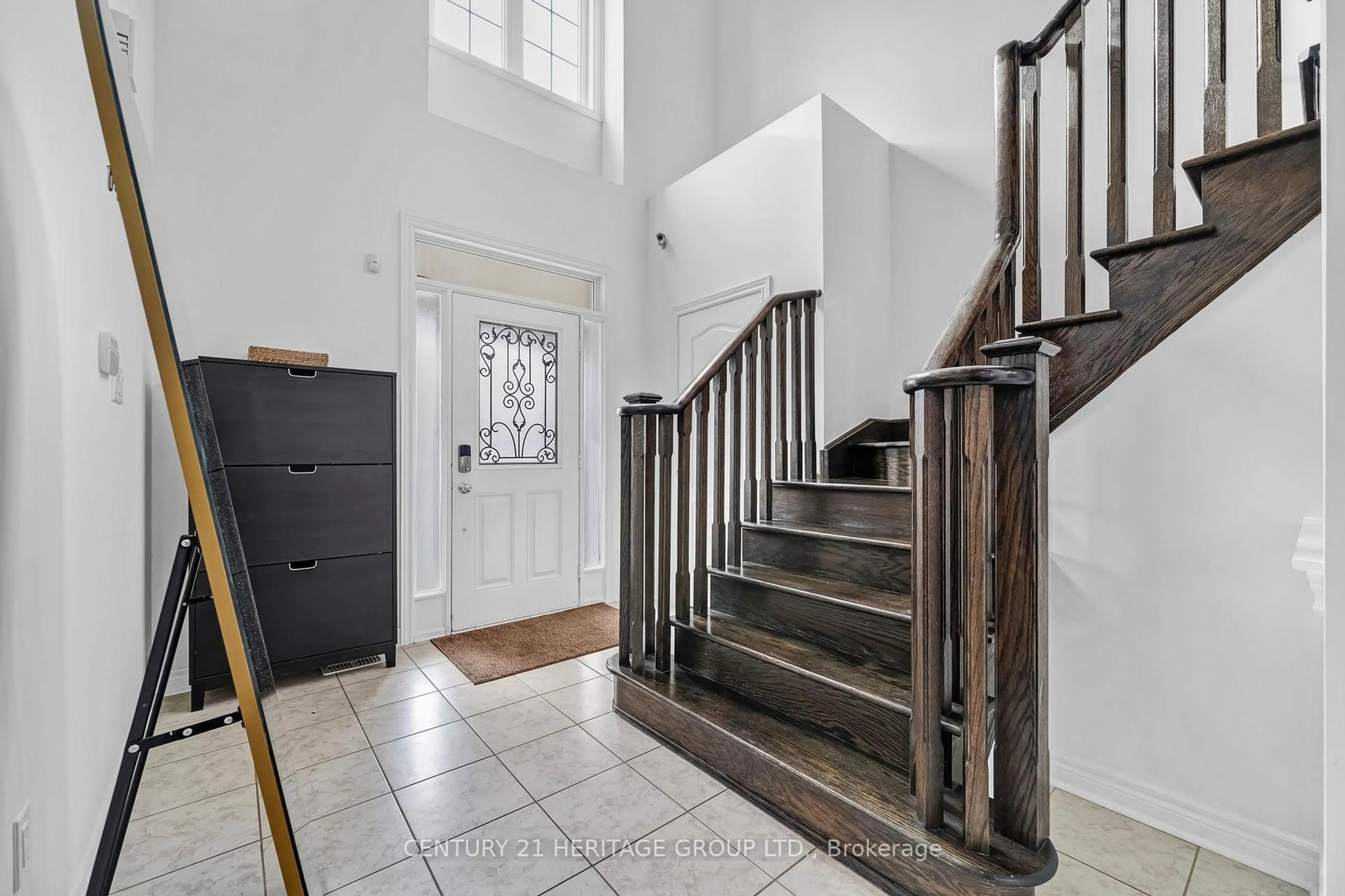 Unknown for 32 Amberwing Landing, Bradford West Gwillimbury Ontario L3Z 0H9