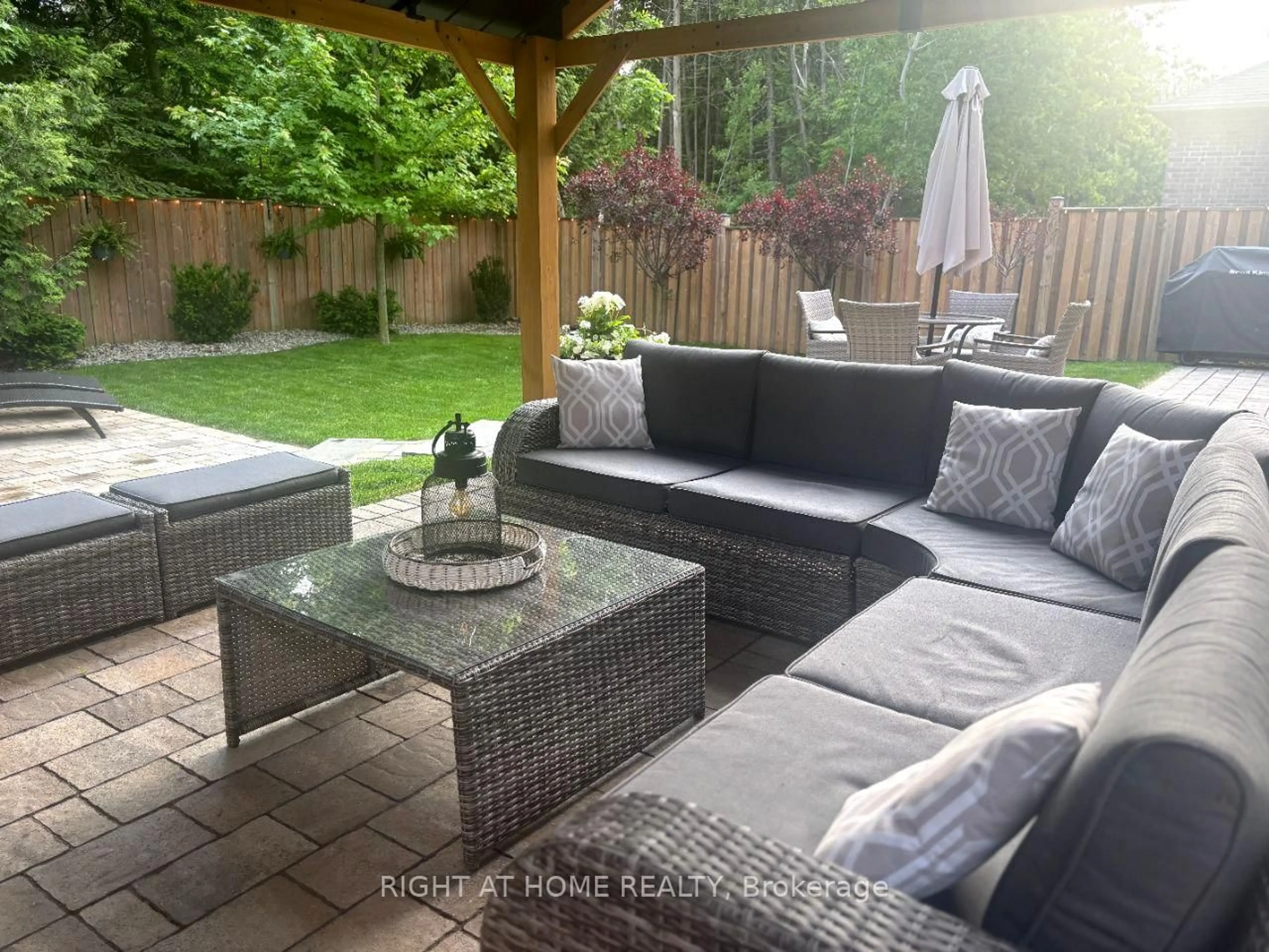 Patio, street for 769 Freemont Crt, Innisfil Ontario L9S 0K4