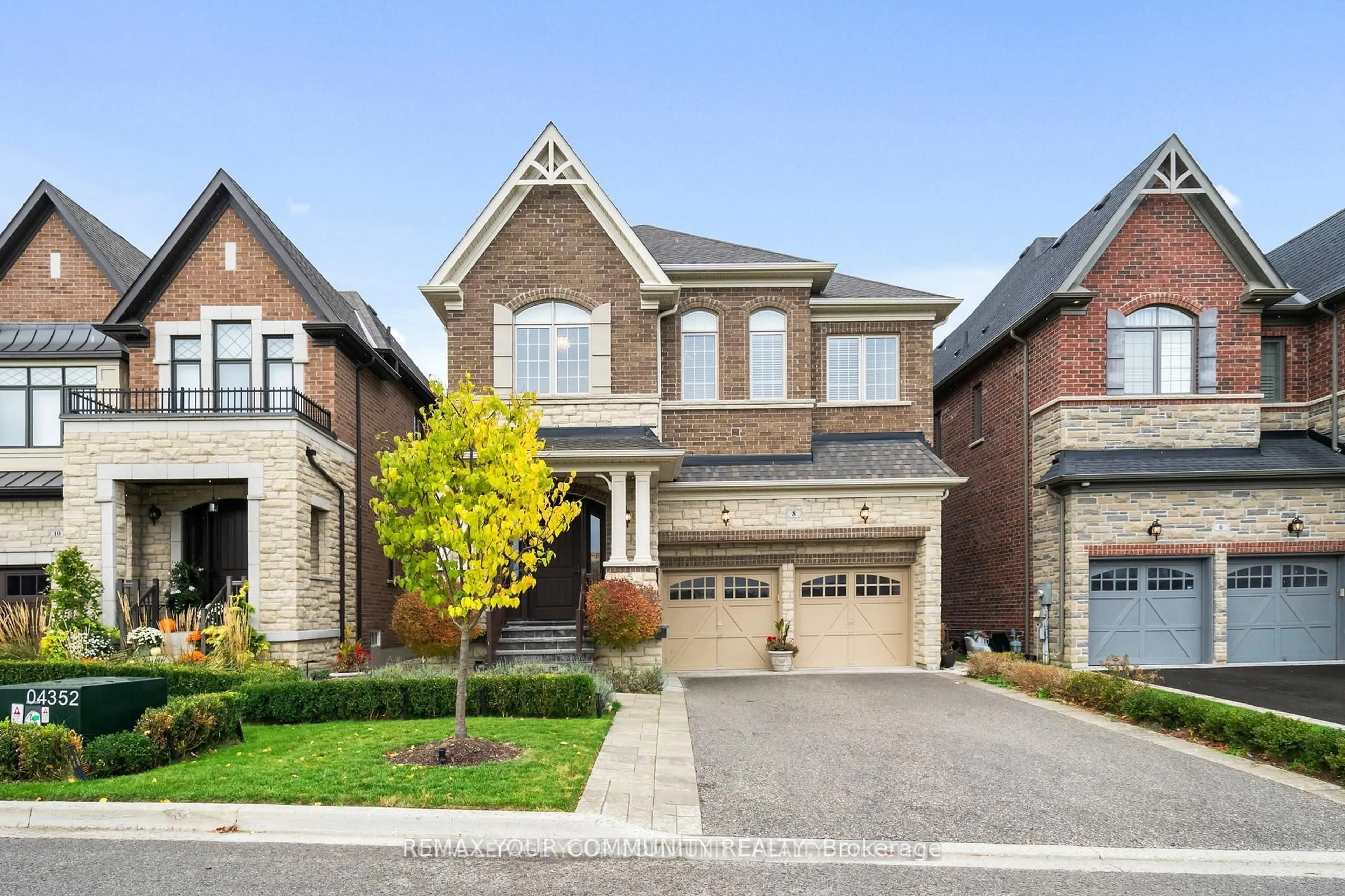 Home with brick exterior material, street for 8 King Blvd, King Ontario L7B 0P4