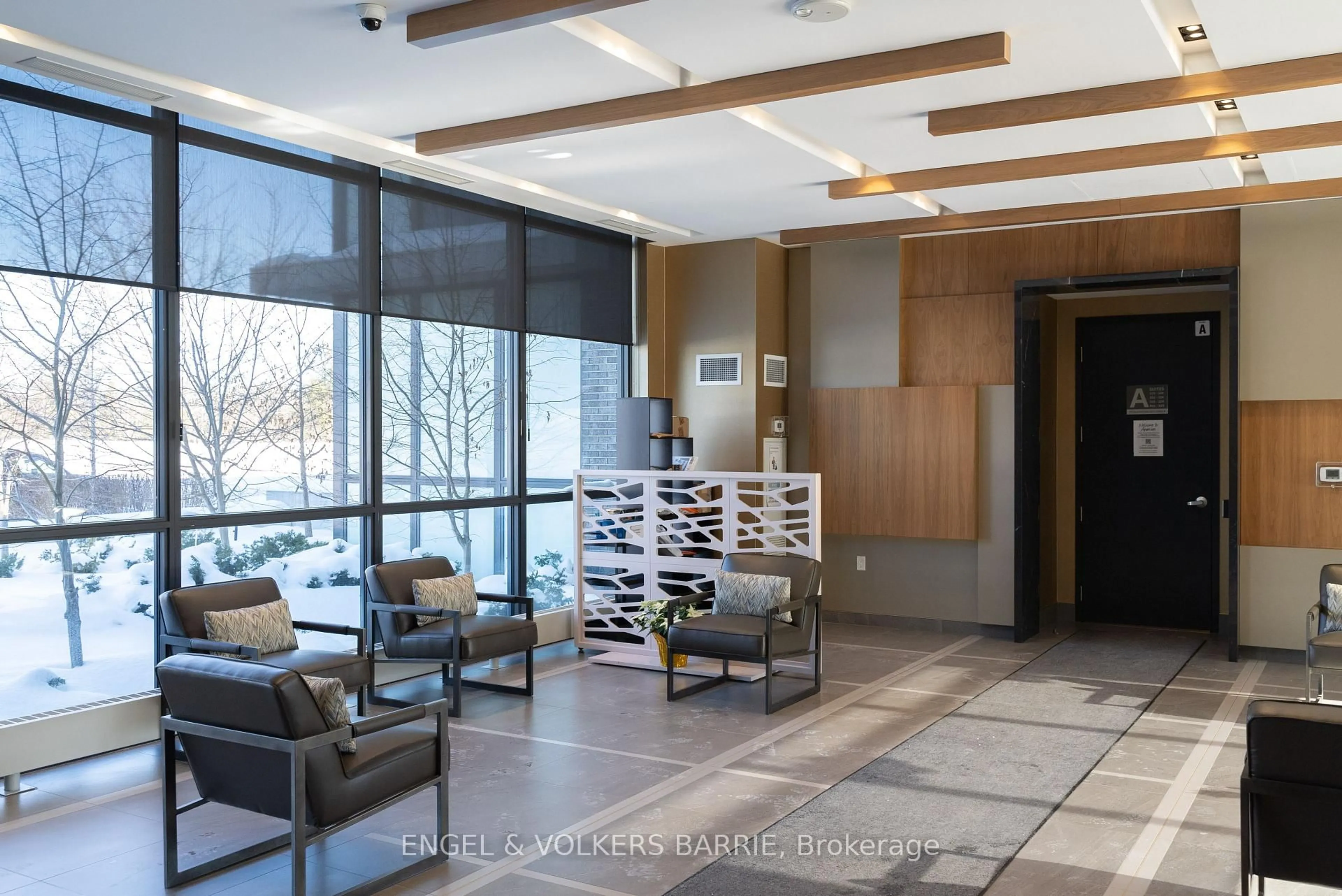 Indoor foyer for 375 Sea Ray Ave #132, Innisfil Ontario L9S 2P7