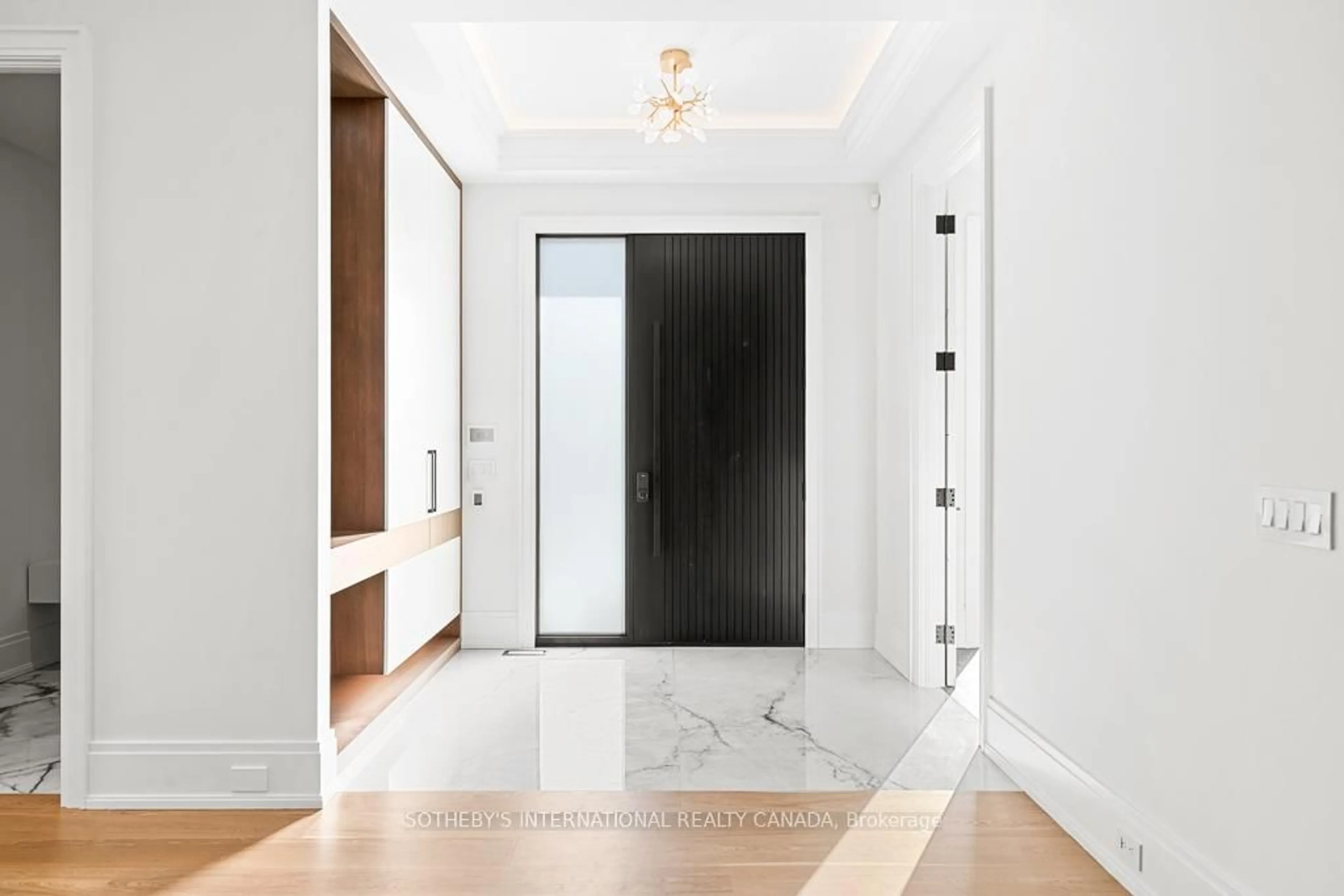 Indoor entryway for 82 Donhill Cres, Vaughan Ontario L0J 1C0