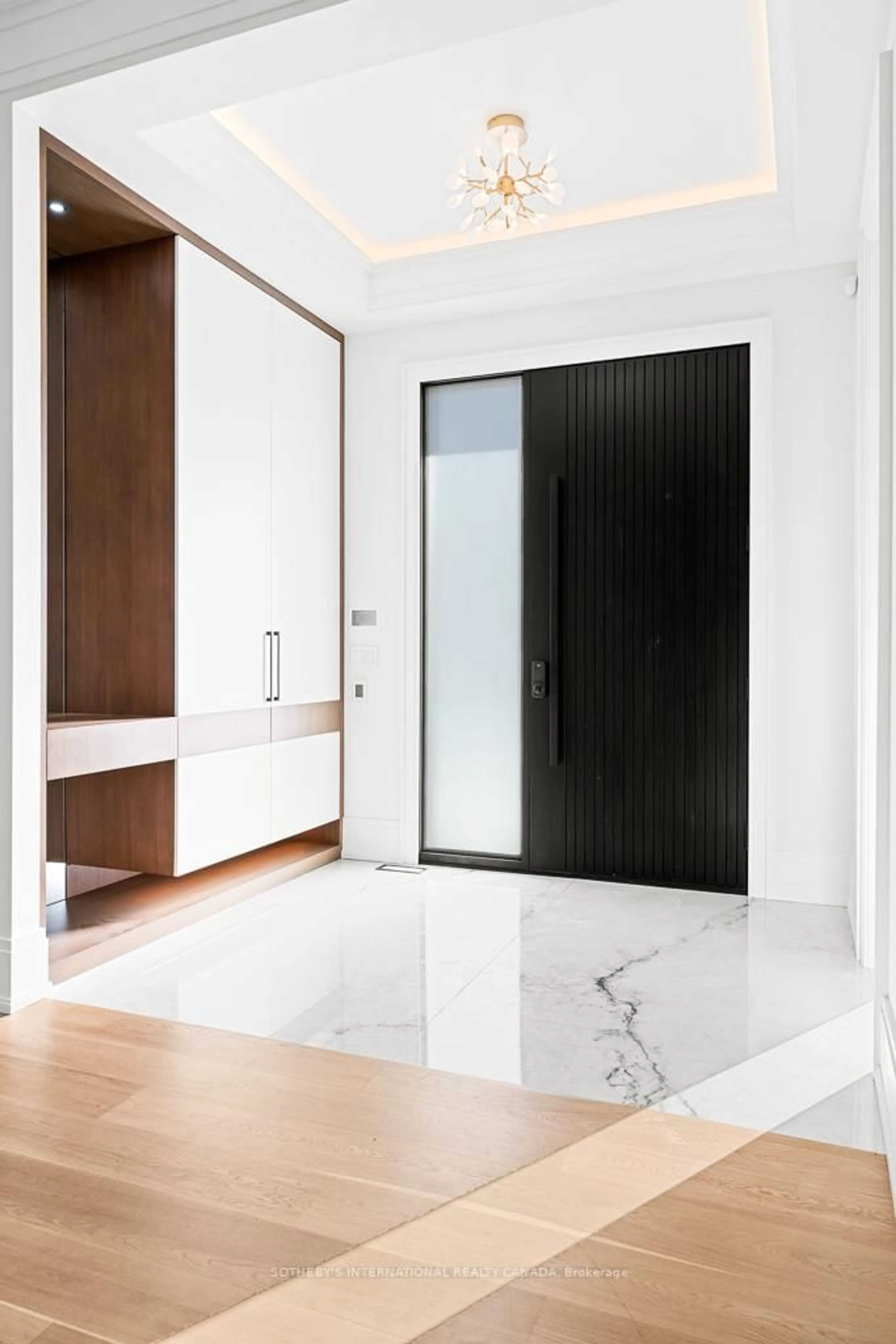 Indoor entryway for 82 Donhill Cres, Vaughan Ontario L0J 1C0