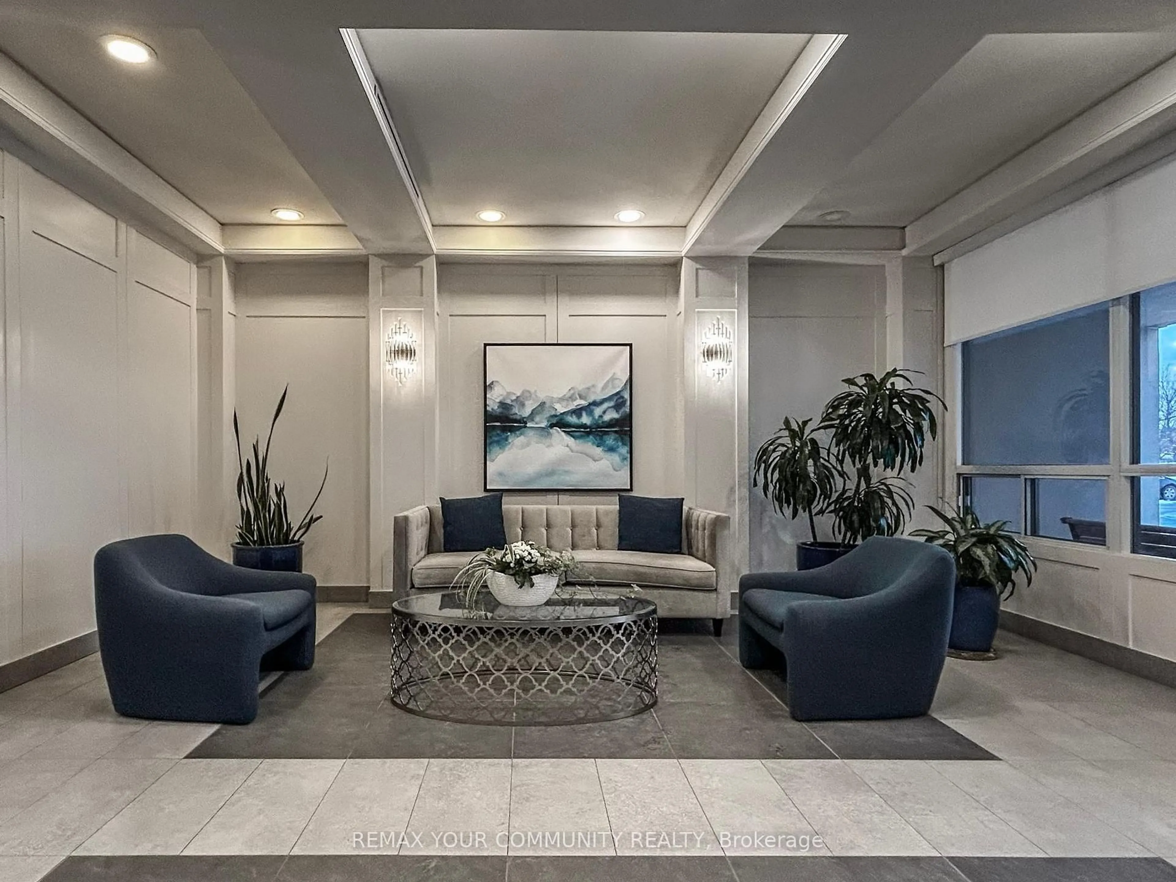 Lobby for 19 Northern Heights St #412, Richmond Hill Ontario L4B 4M4