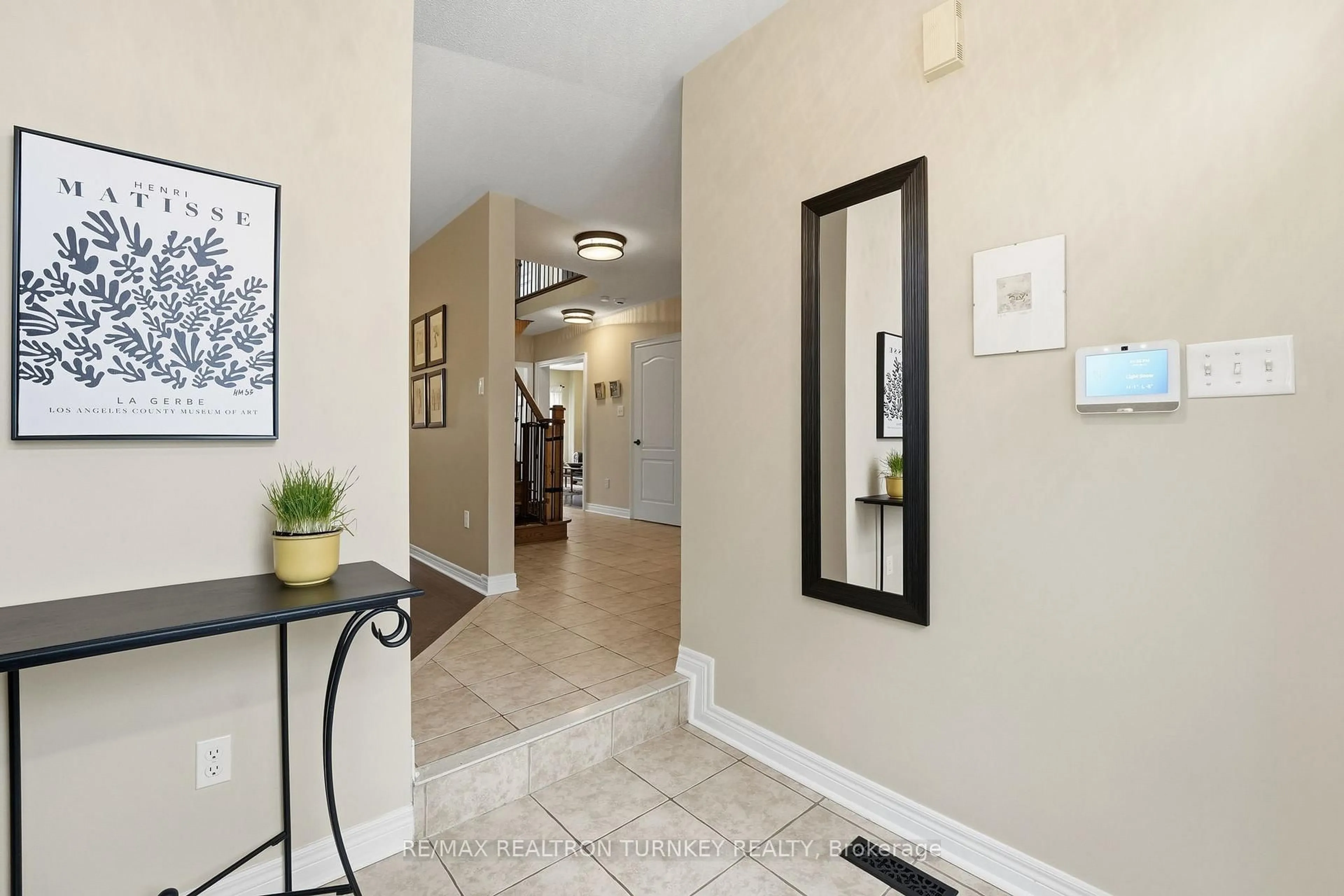 Indoor entryway for 228 Sawmill Valley Dr, Newmarket Ontario L3X 2W1