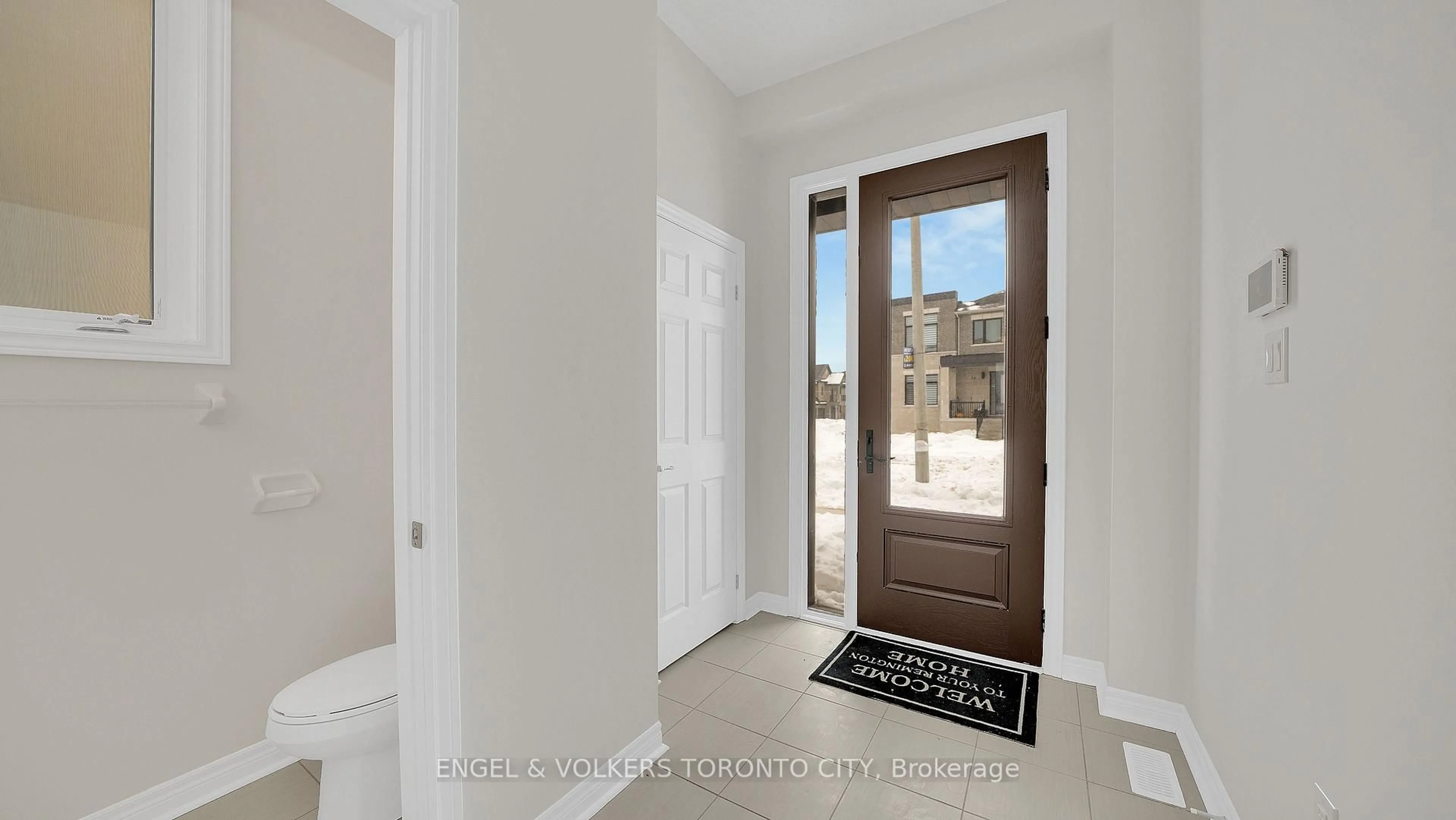 Indoor entryway for 132 Mumbai Dr, Markham Ontario L3S 3K5