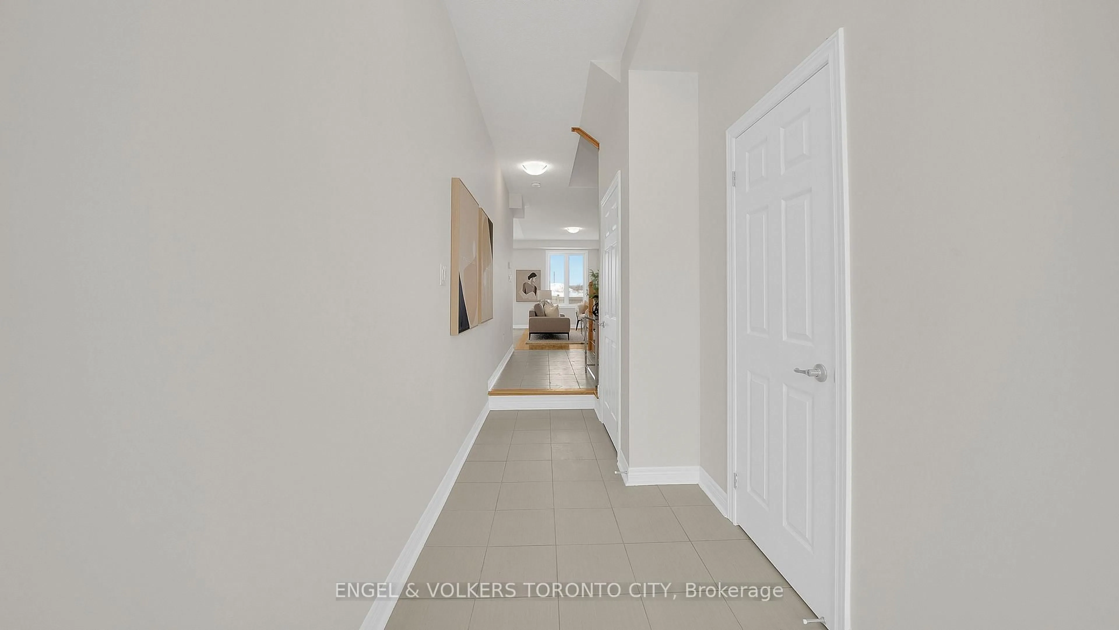 Indoor entryway for 132 Mumbai Dr, Markham Ontario L3S 3K5
