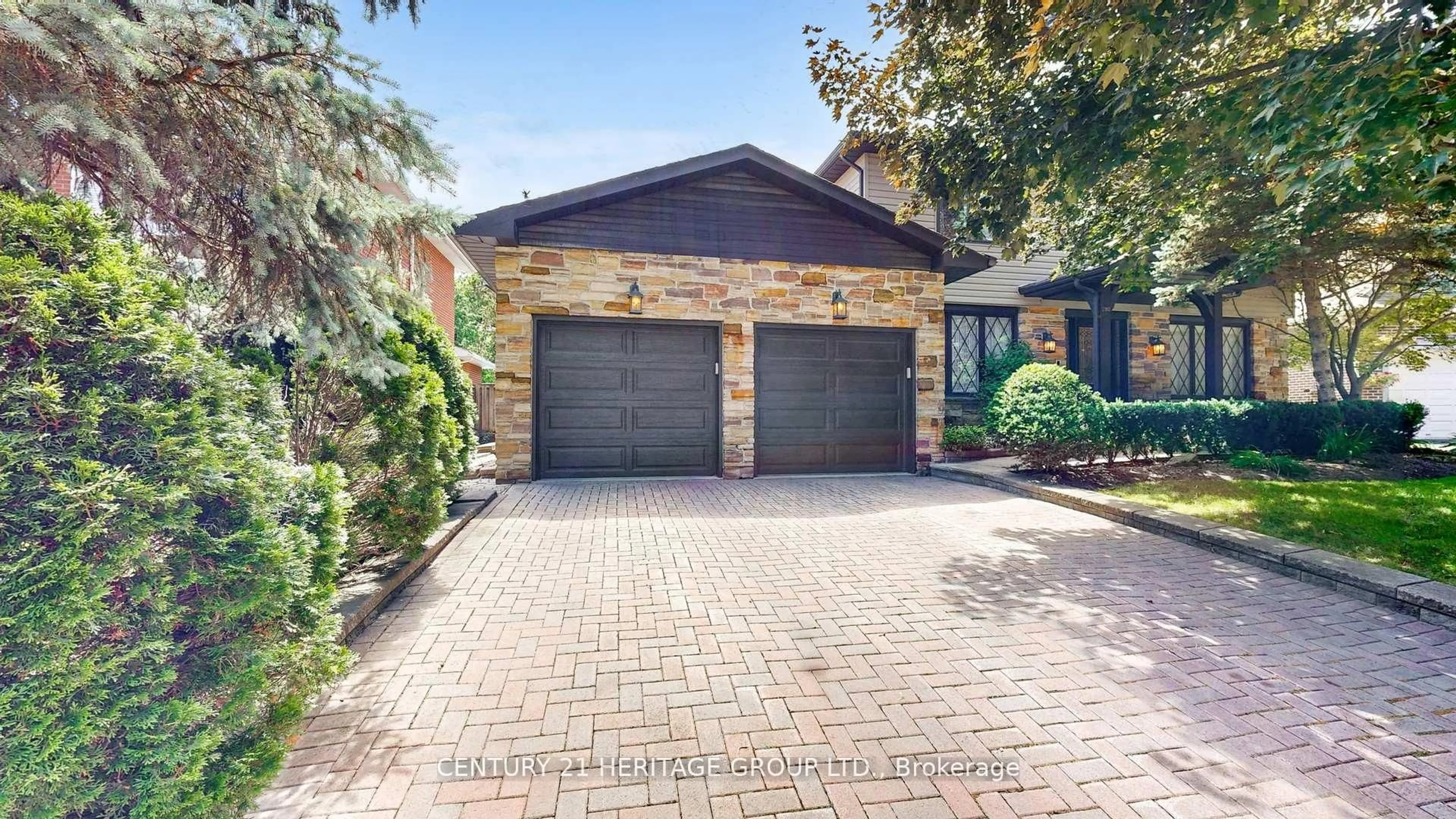 Home with brick exterior material, street for 280 Henderson Ave, Markham Ontario L3T 2M2